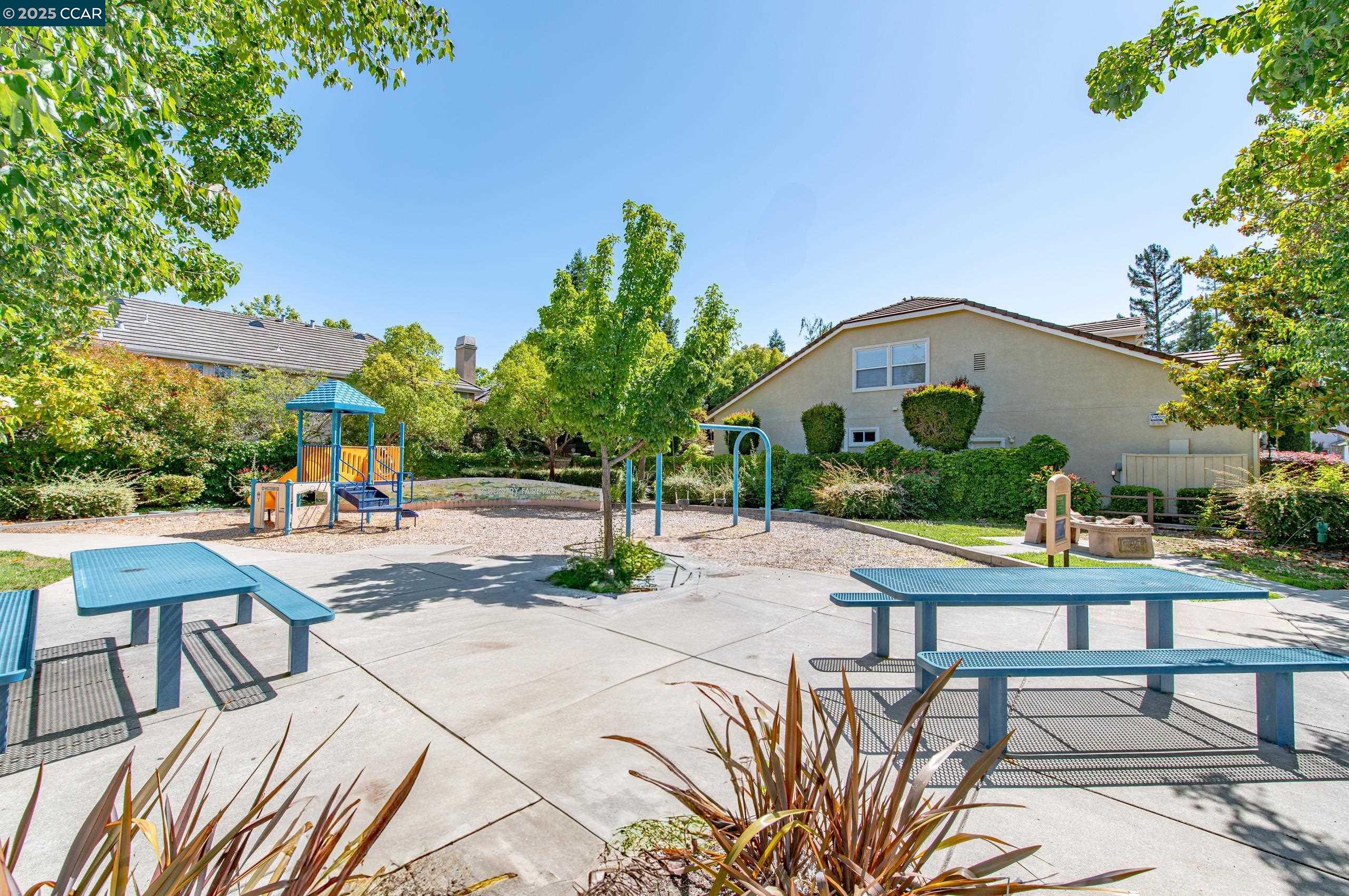 250 Terrazzo Cir