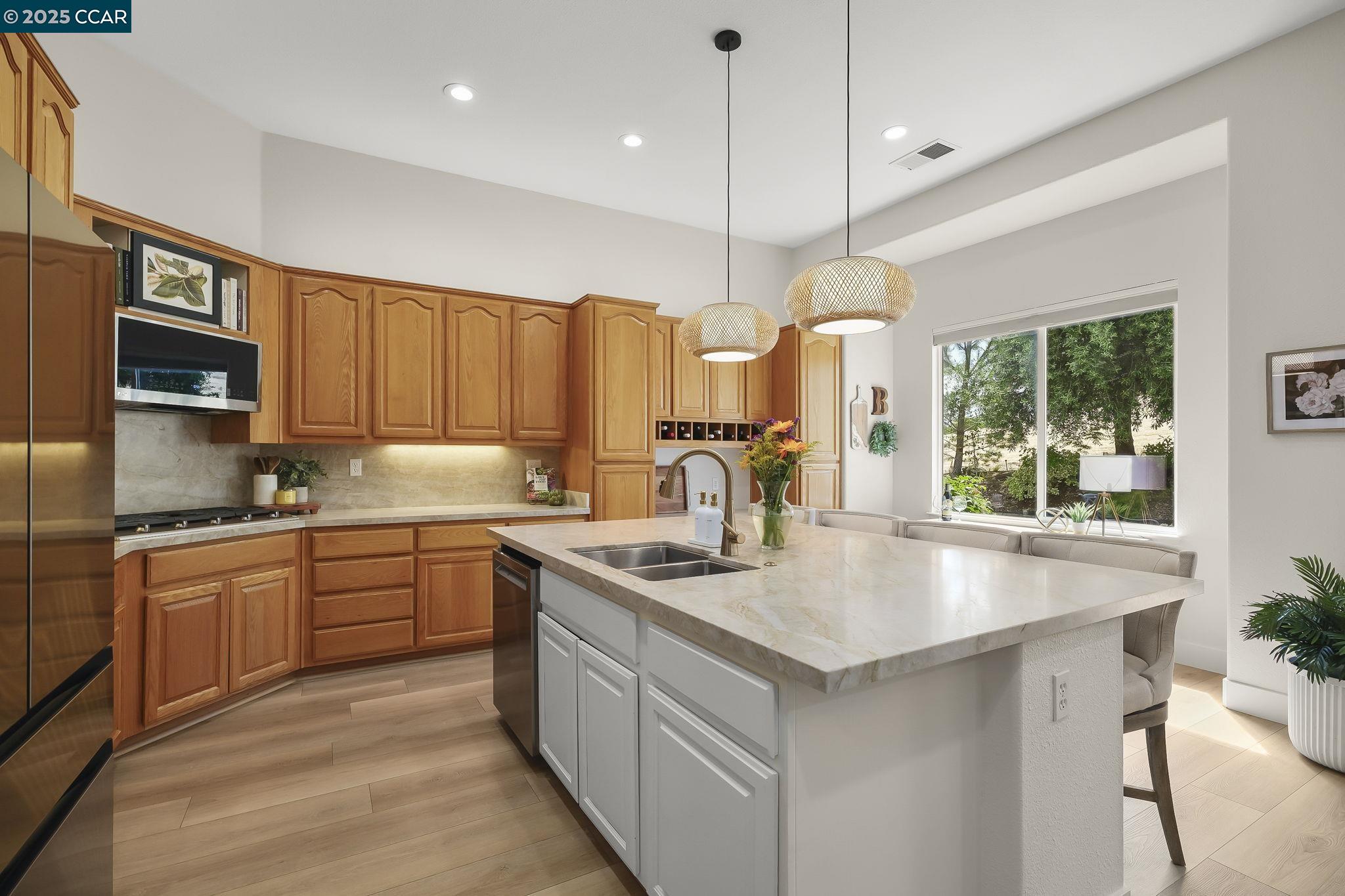 346 Gladstone Dr