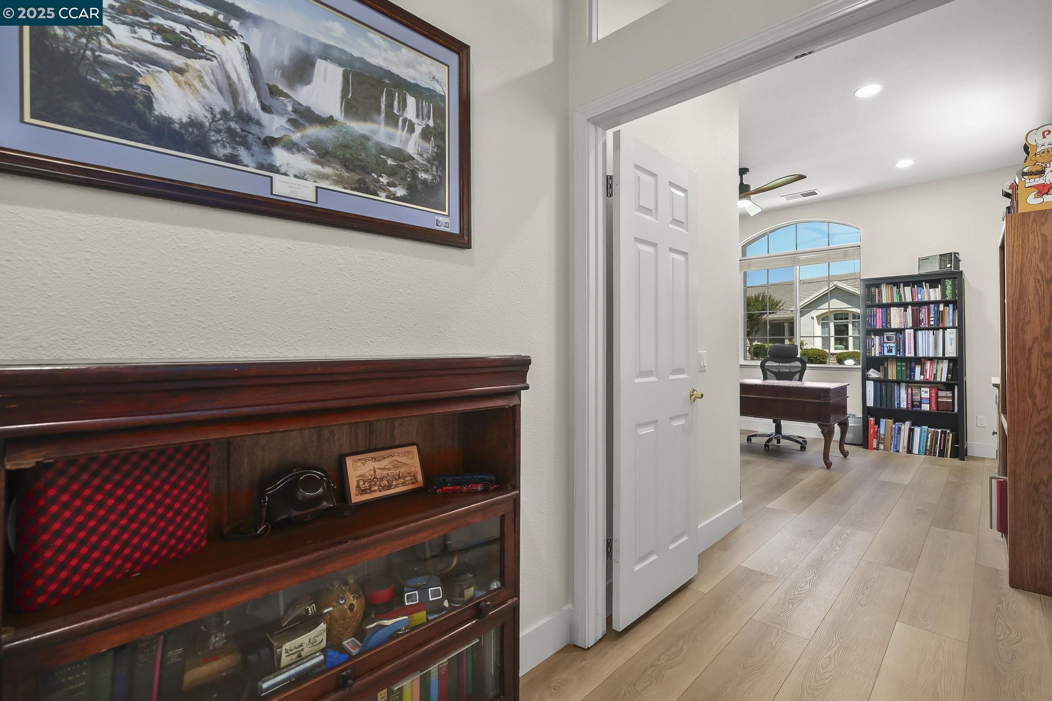 346 Gladstone Dr