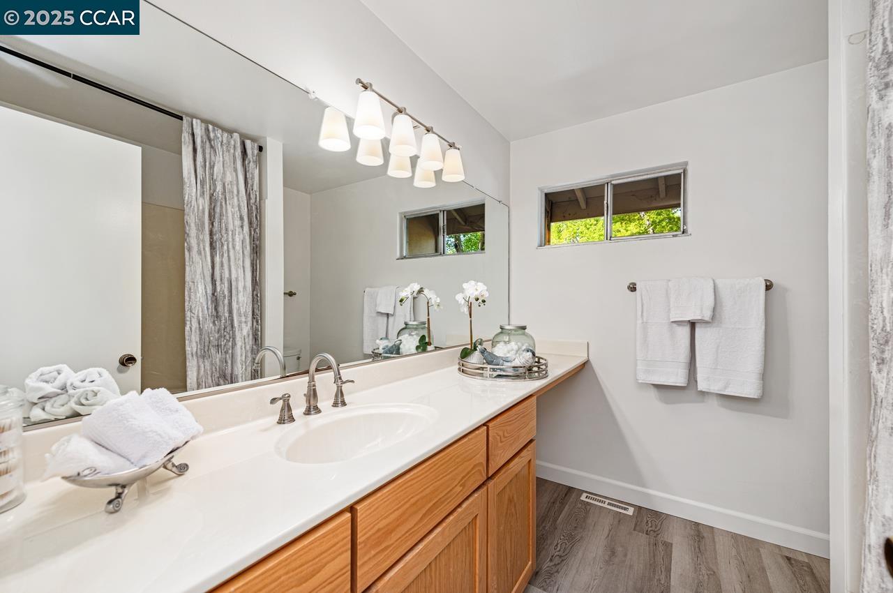 1909 Country wood Ct