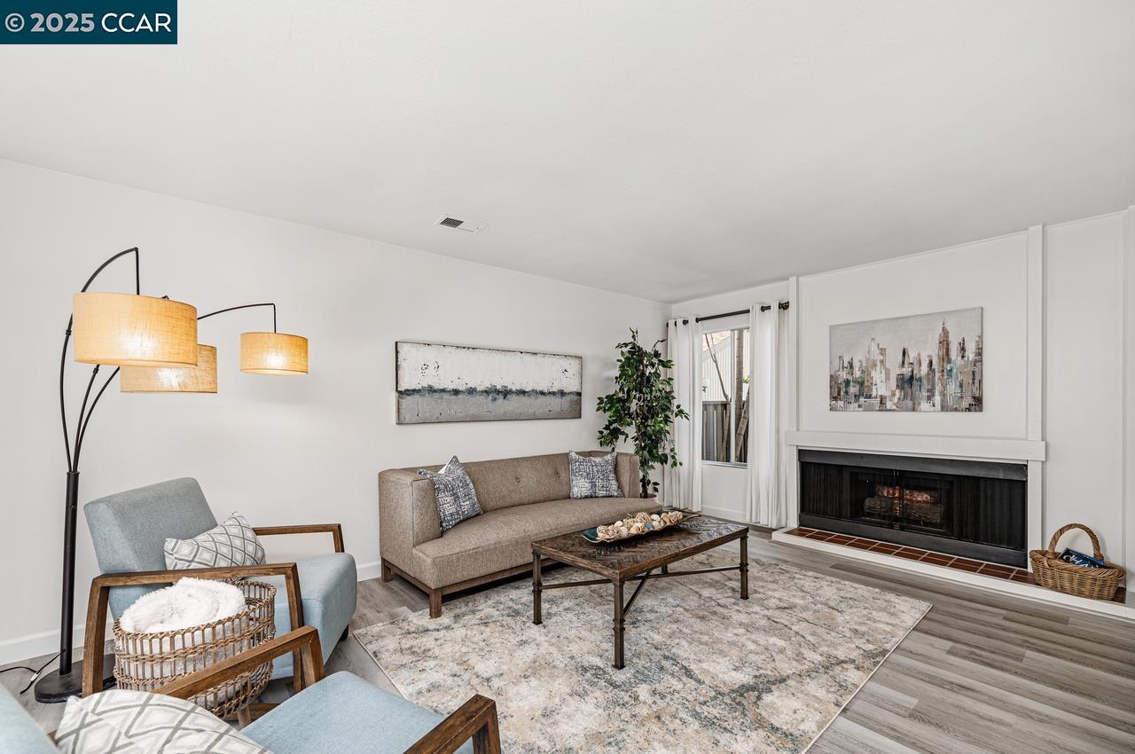 1909 Country wood Ct