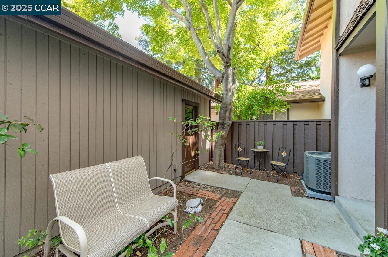 1909 Country wood Ct