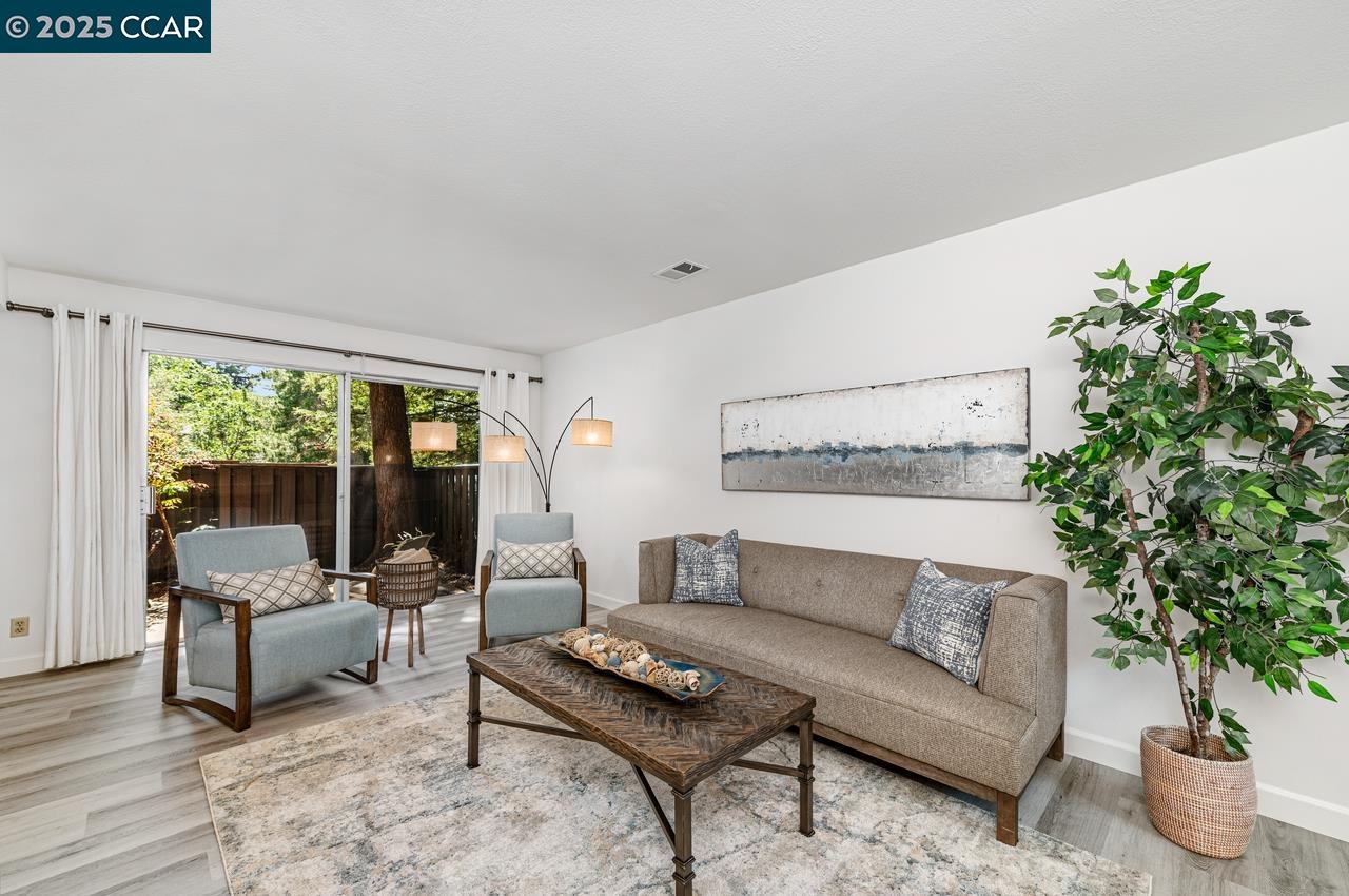 1909 Country wood Ct