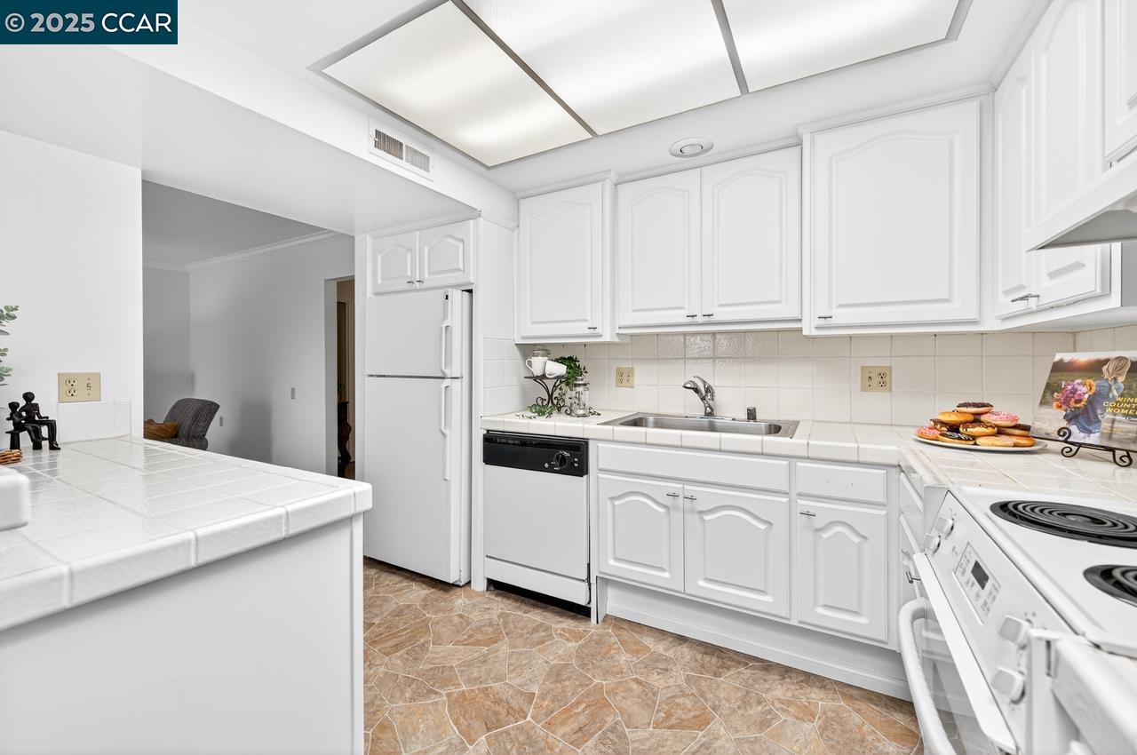 1400 Ptarmigan Dr # 2