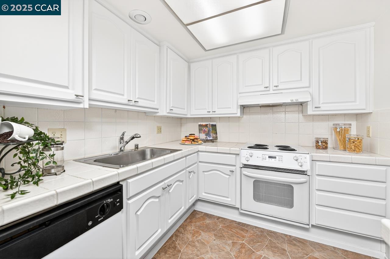 1400 Ptarmigan Dr # 2