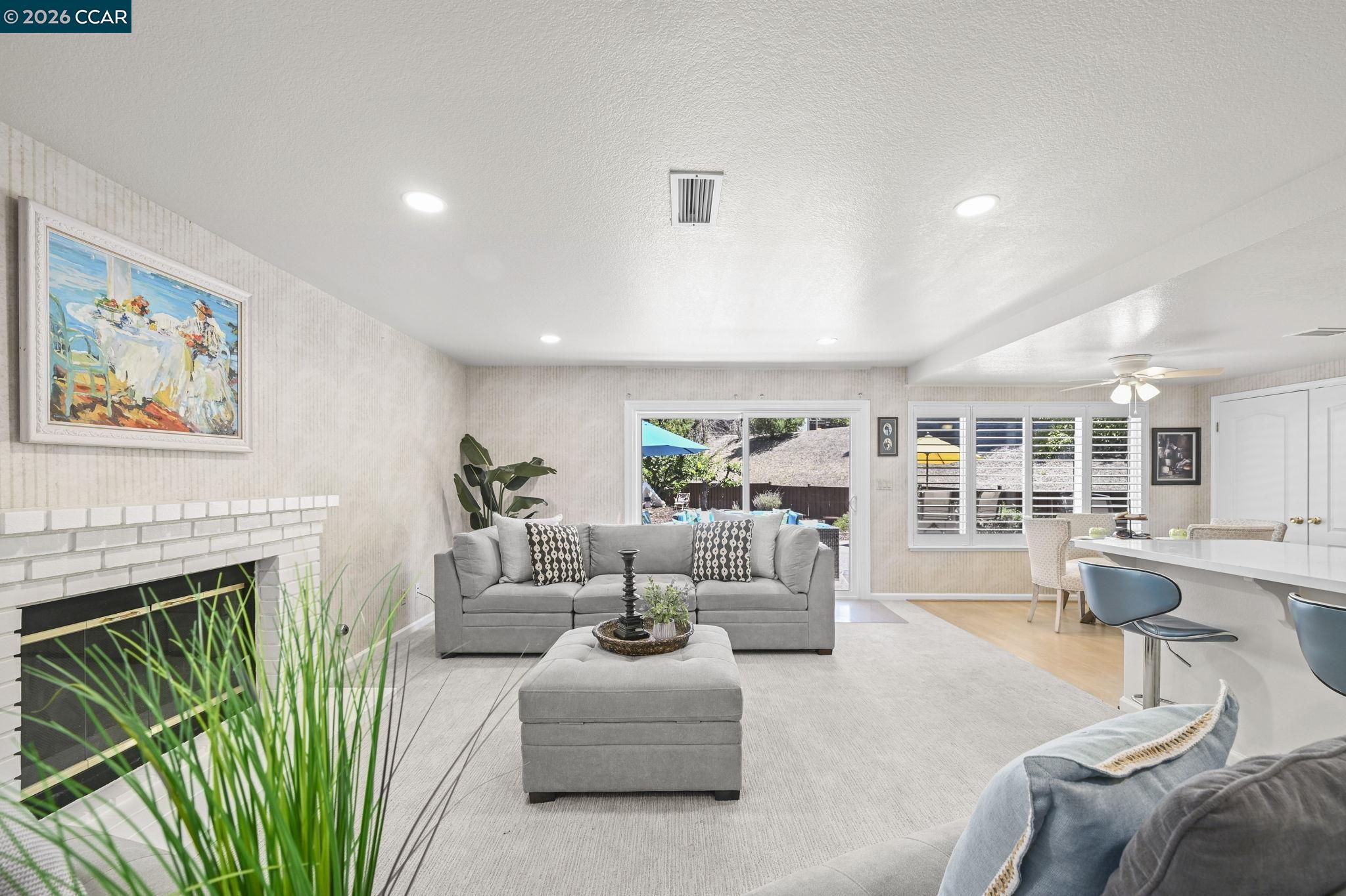 3385 Green Meadow Dr
