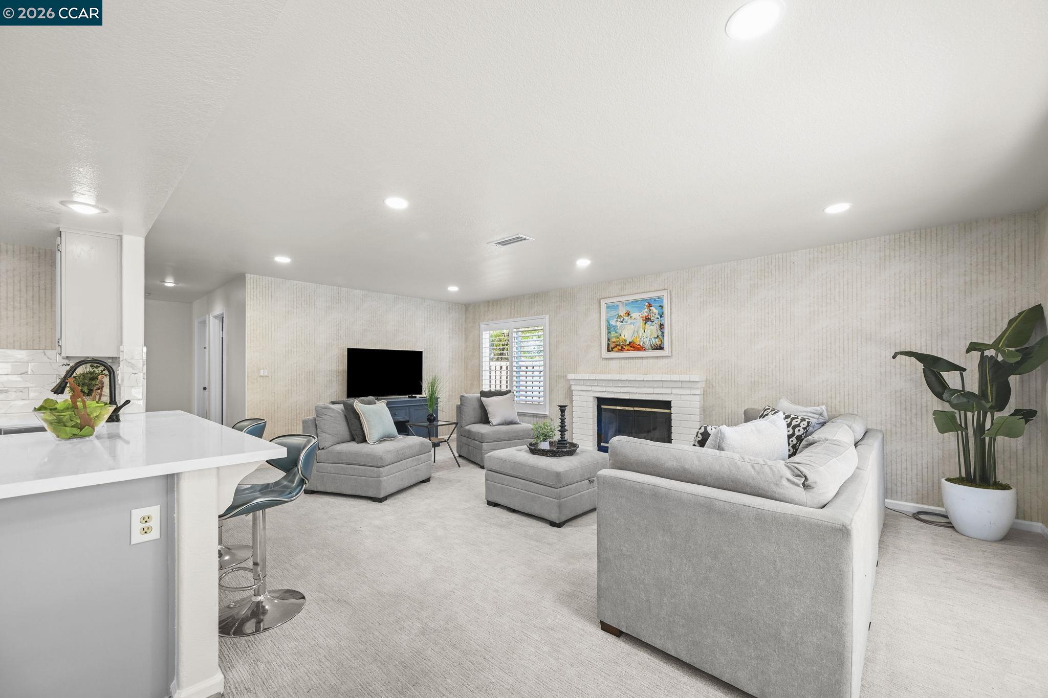 3385 Green Meadow Dr