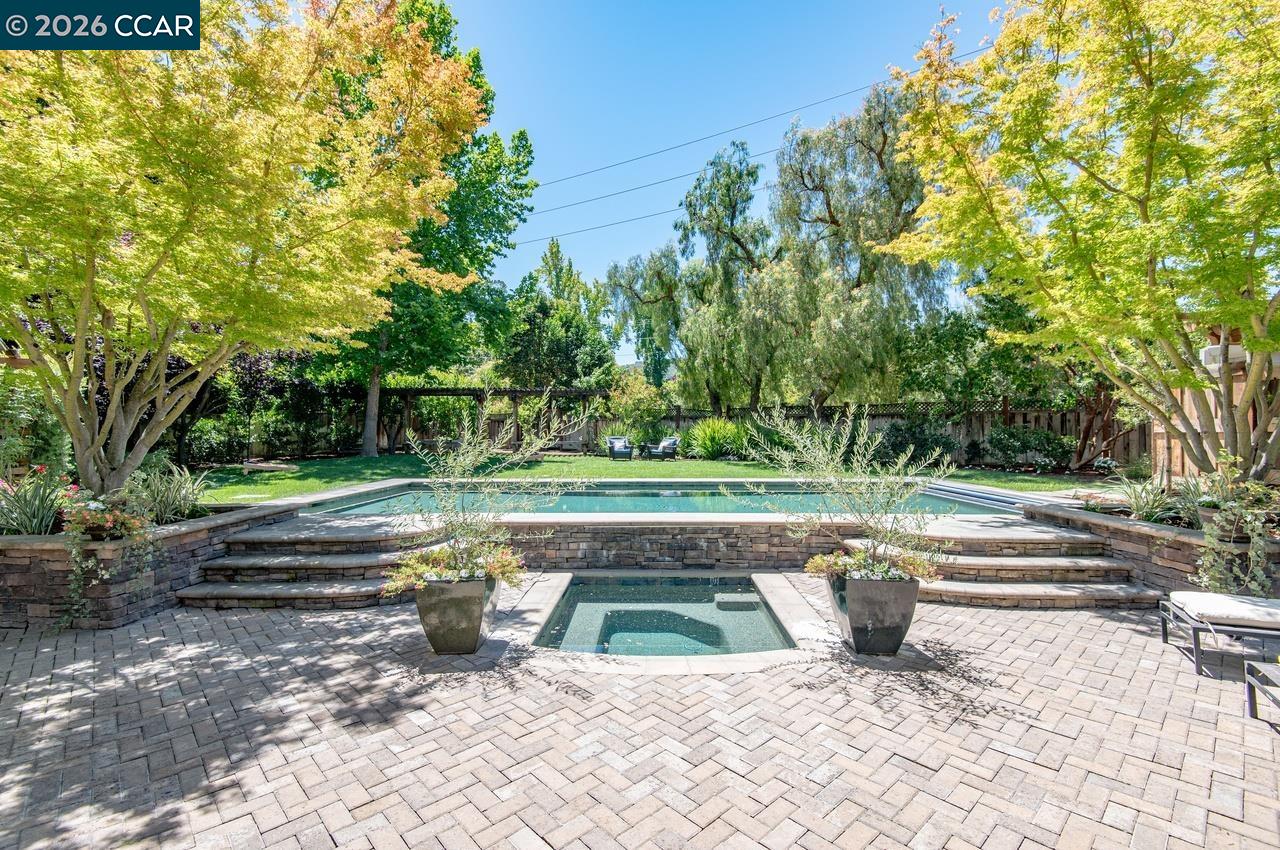 19 Wildwood Ct