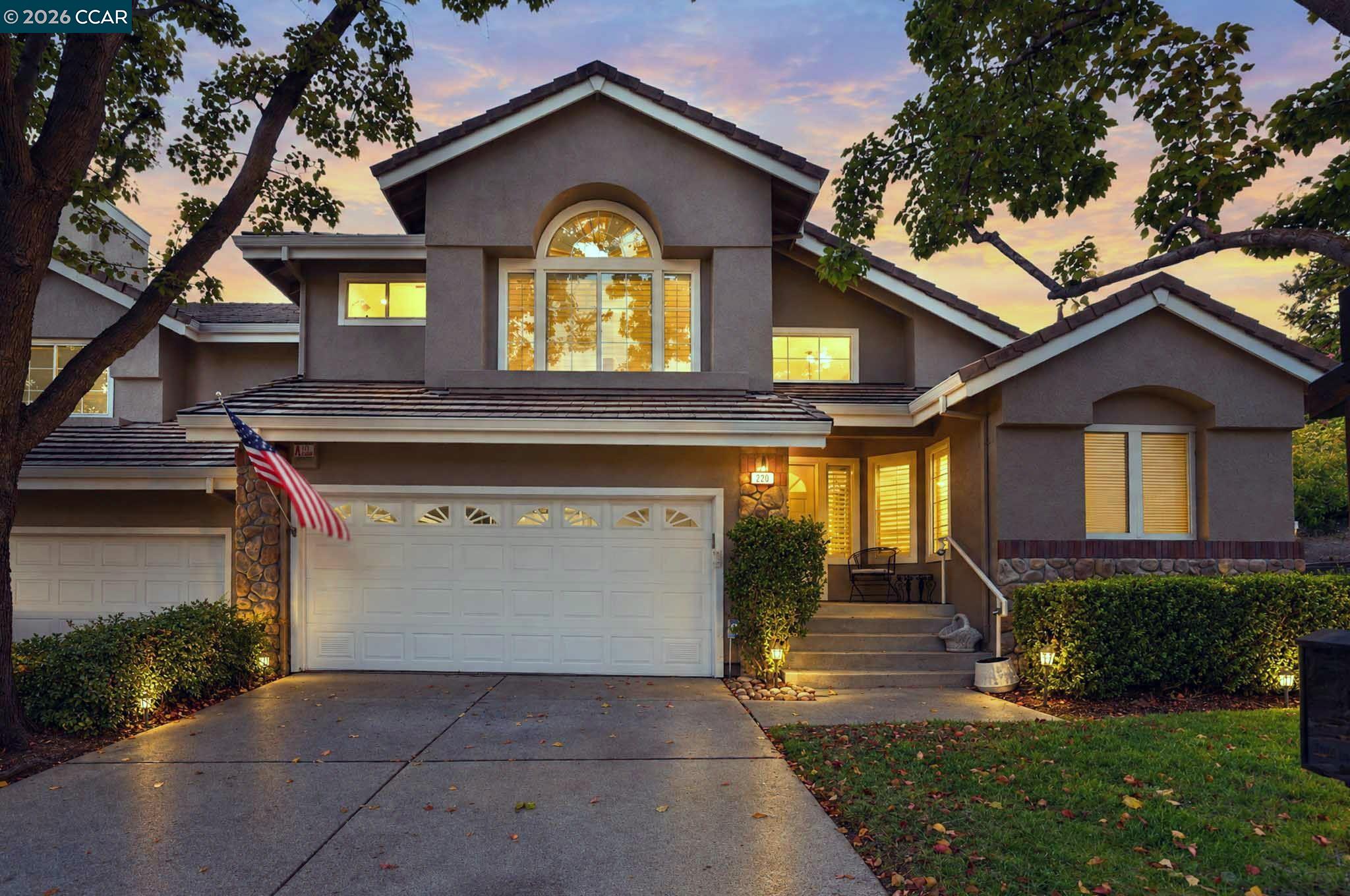 220 Promenade Ln