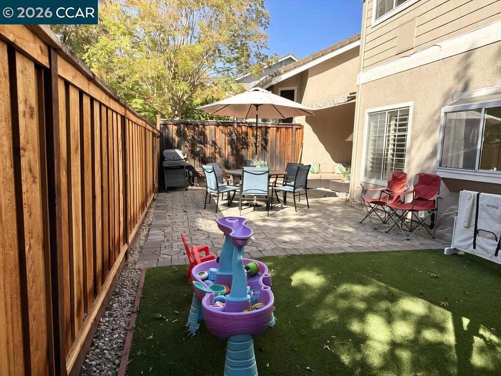 202 Promenade Ln