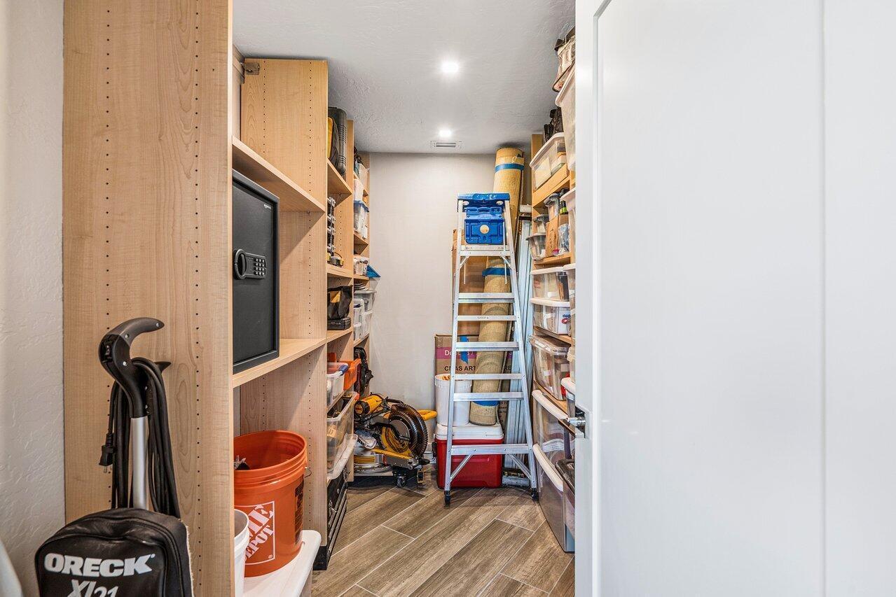 1035 S Federal Highway 406