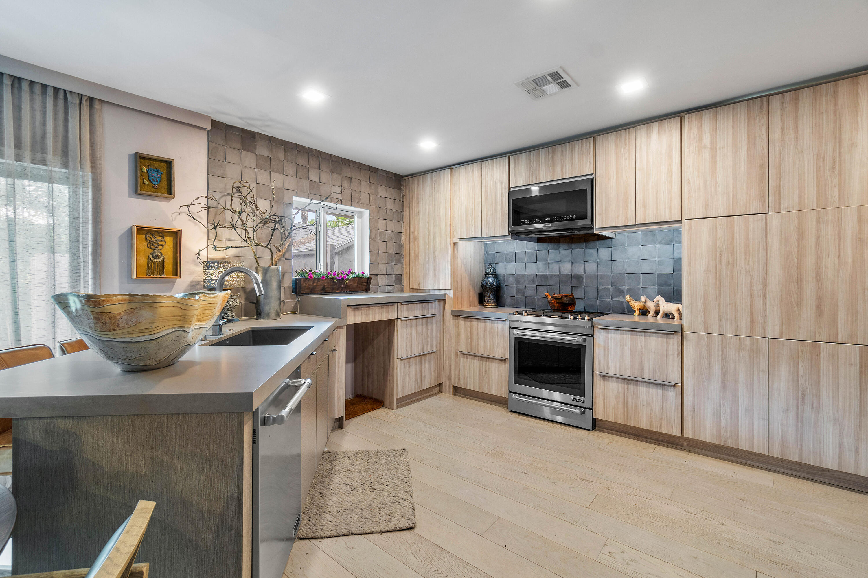 118 NE 11th Street