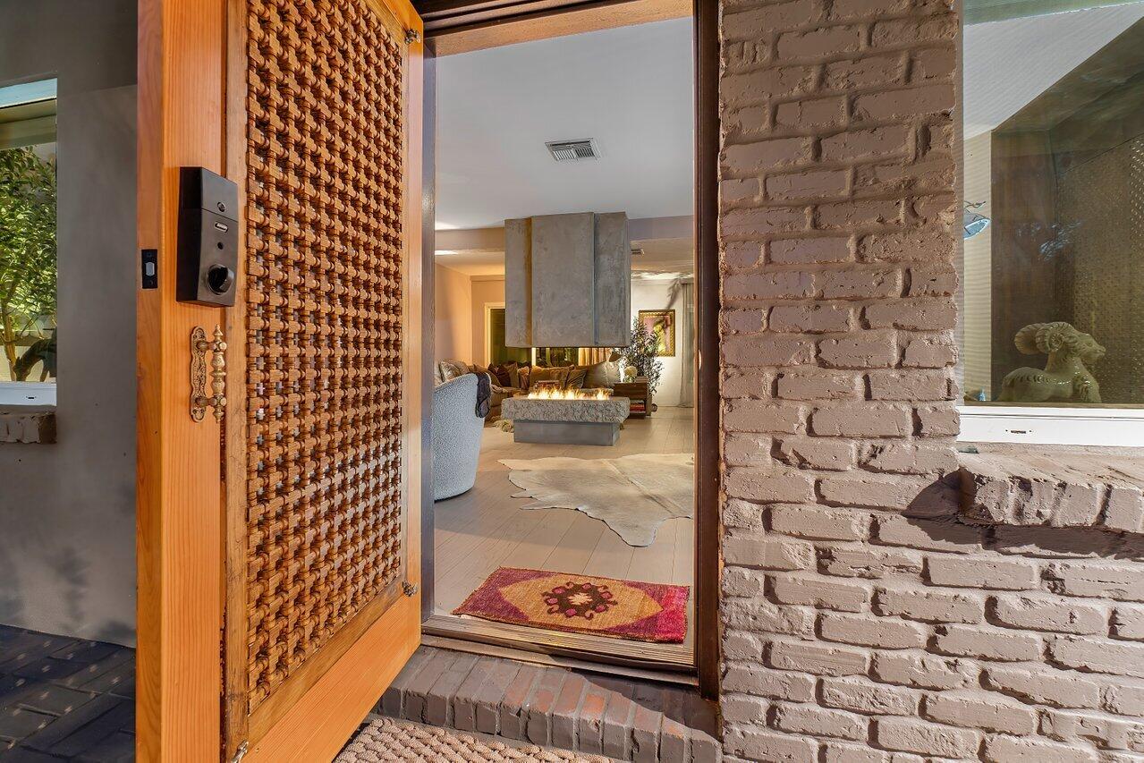 118 NE 11th Street