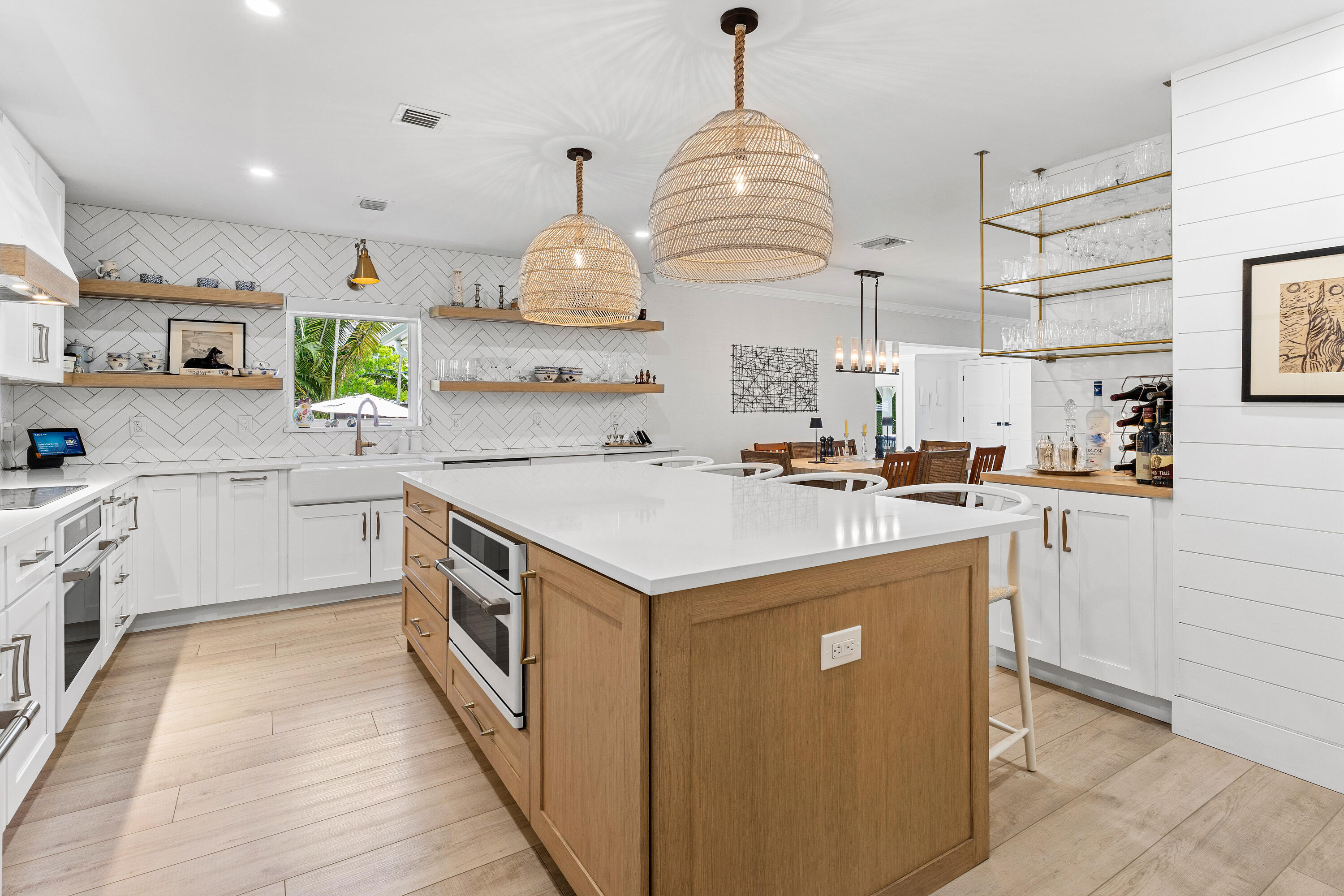 801 NW 4th Avenue