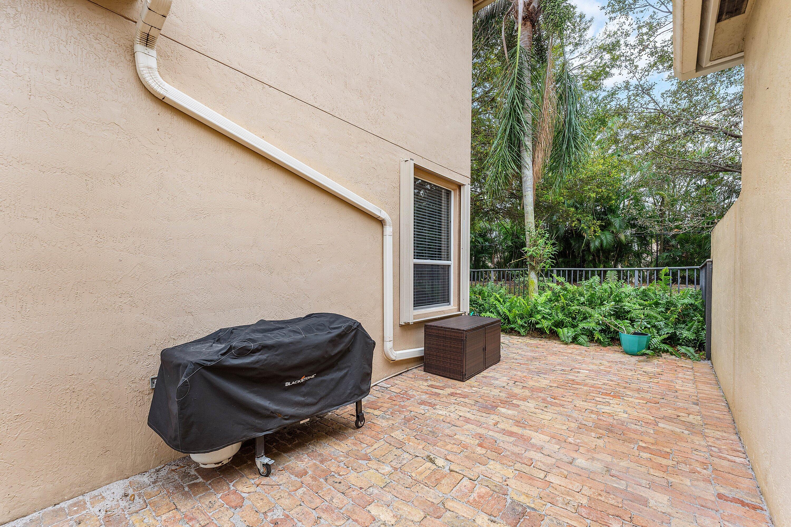 5827 Via De La Plata Circle