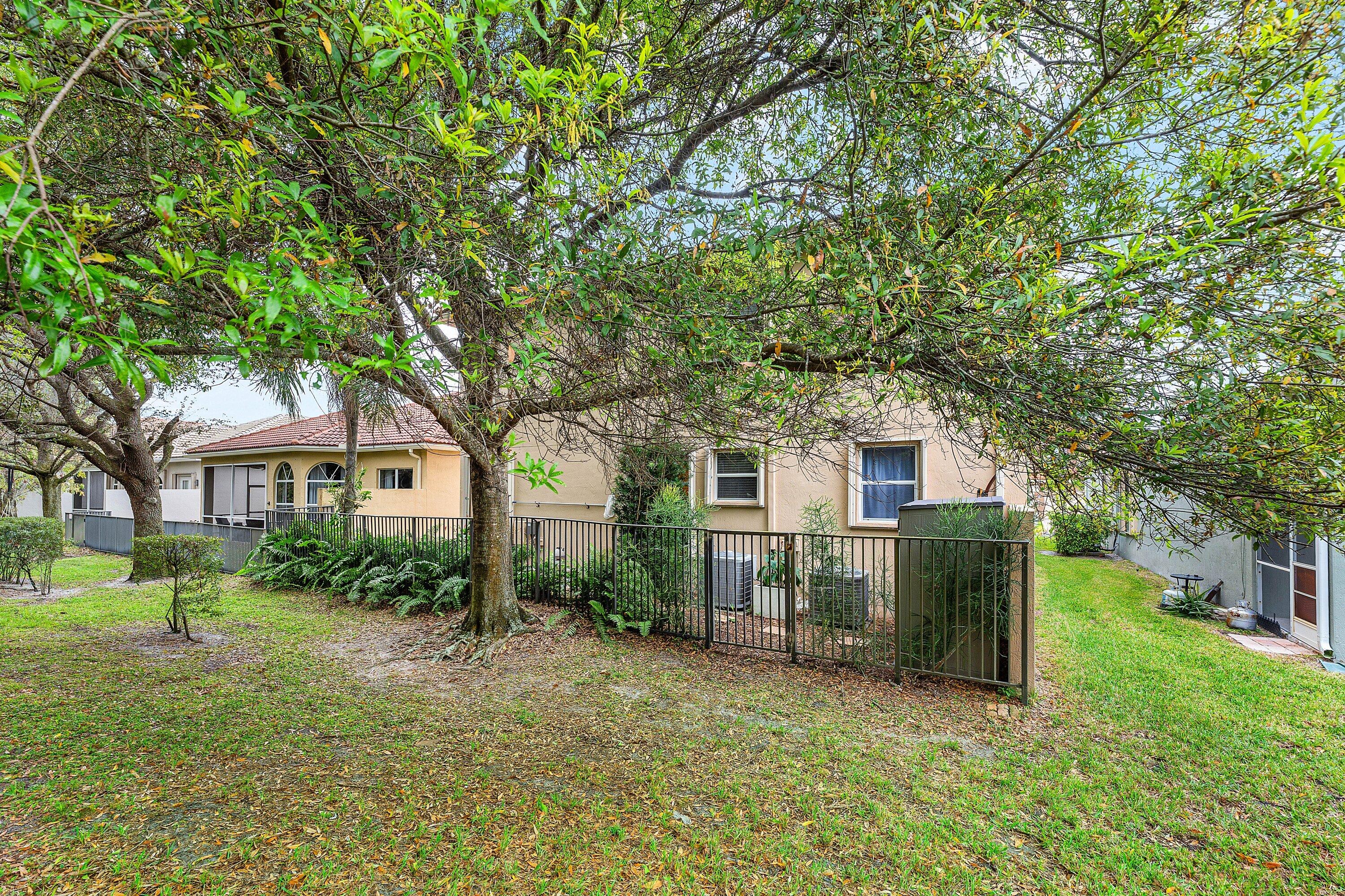 5827 Via De La Plata Circle