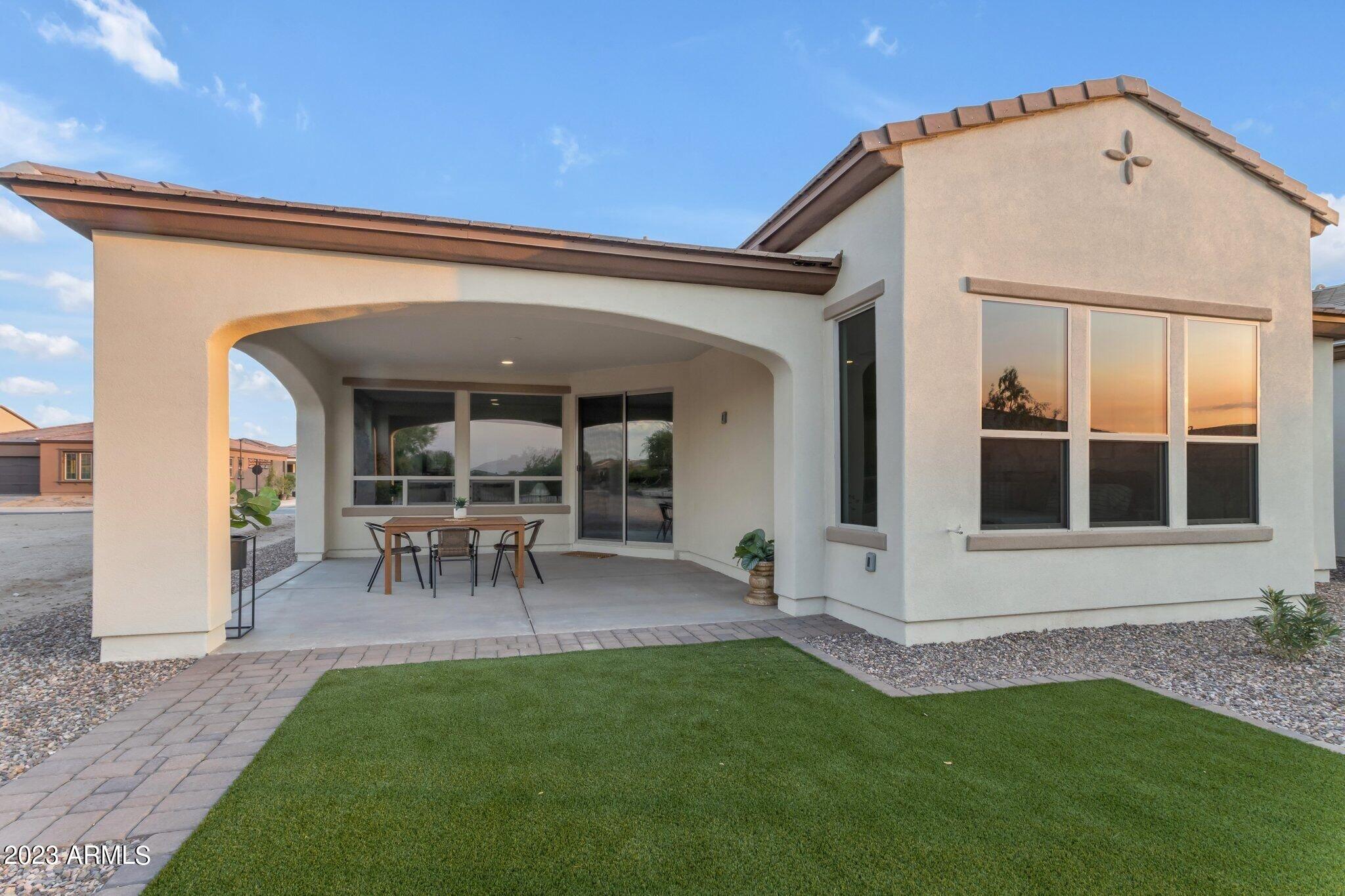 428 E VETERANS Way
