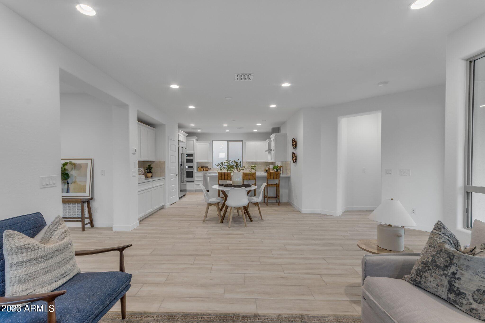 428 E VETERANS Way