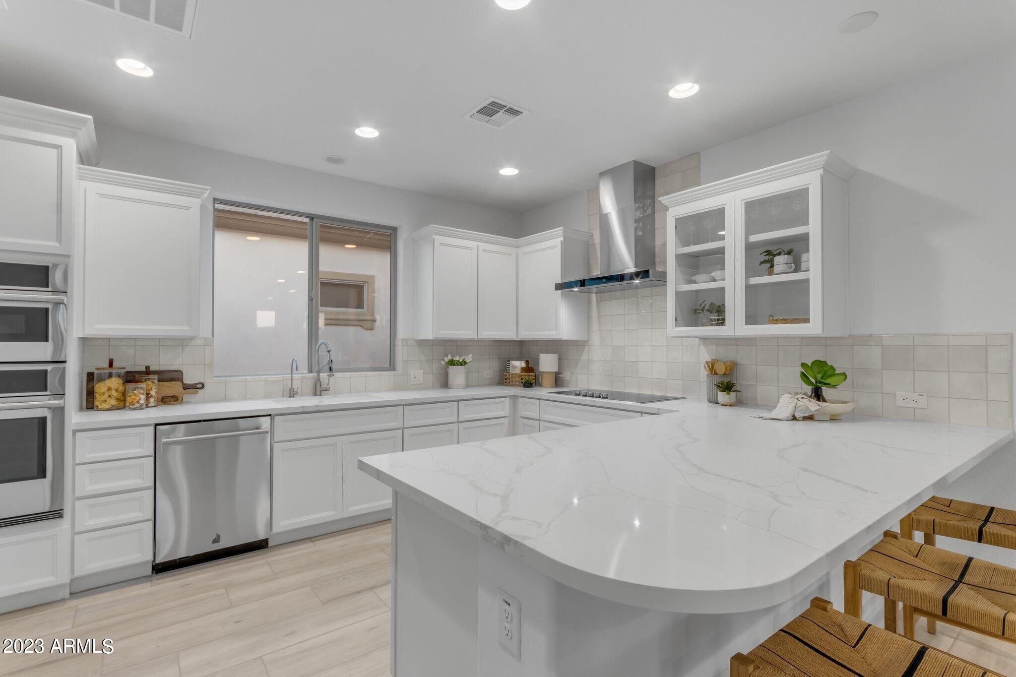 428 E VETERANS Way