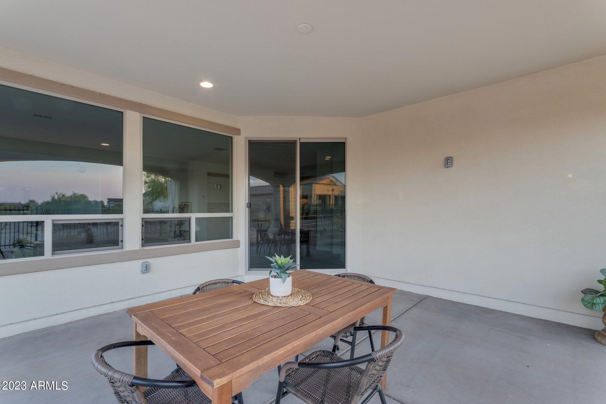 428 E VETERANS Way