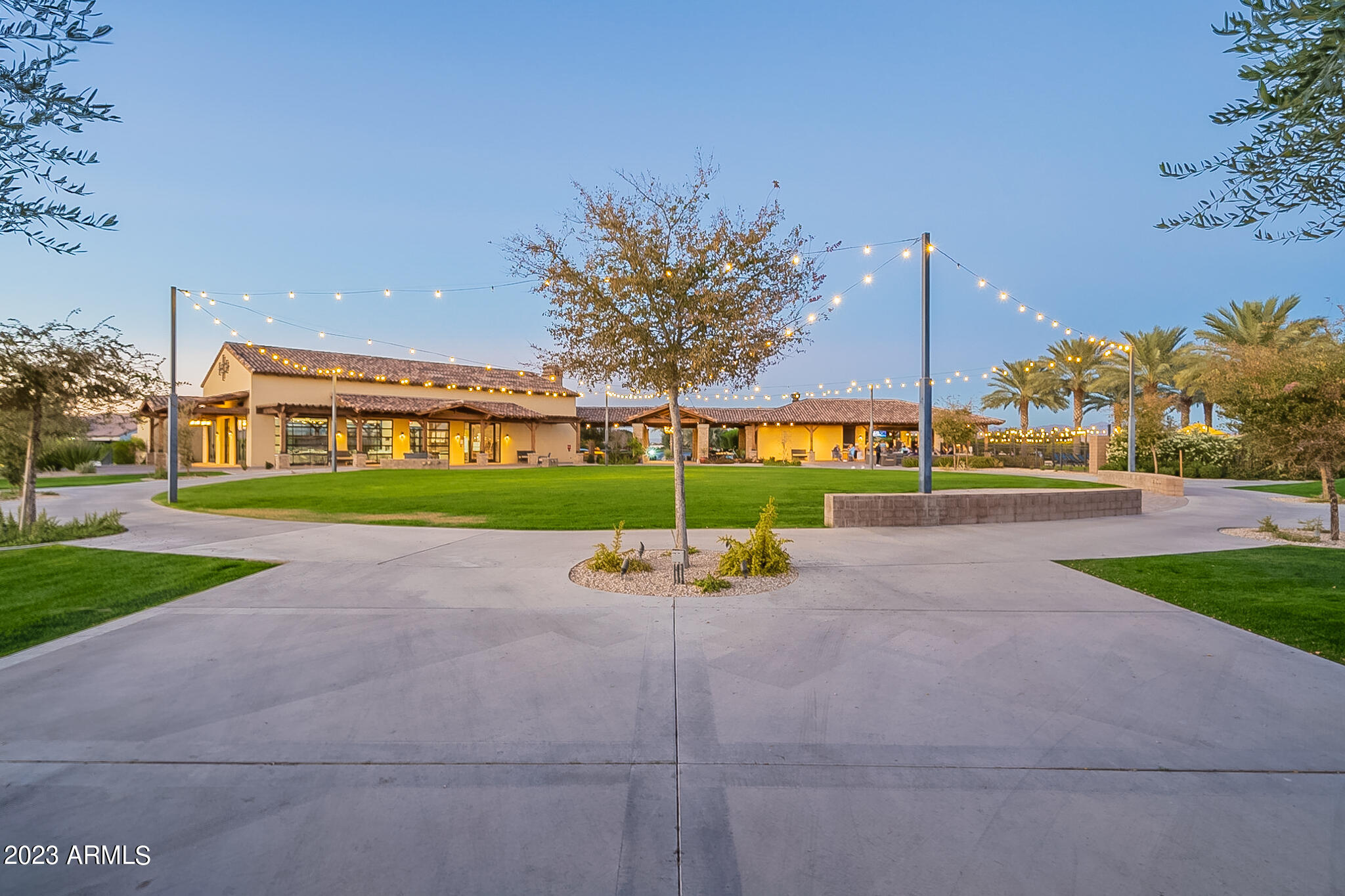 428 E VETERANS Way