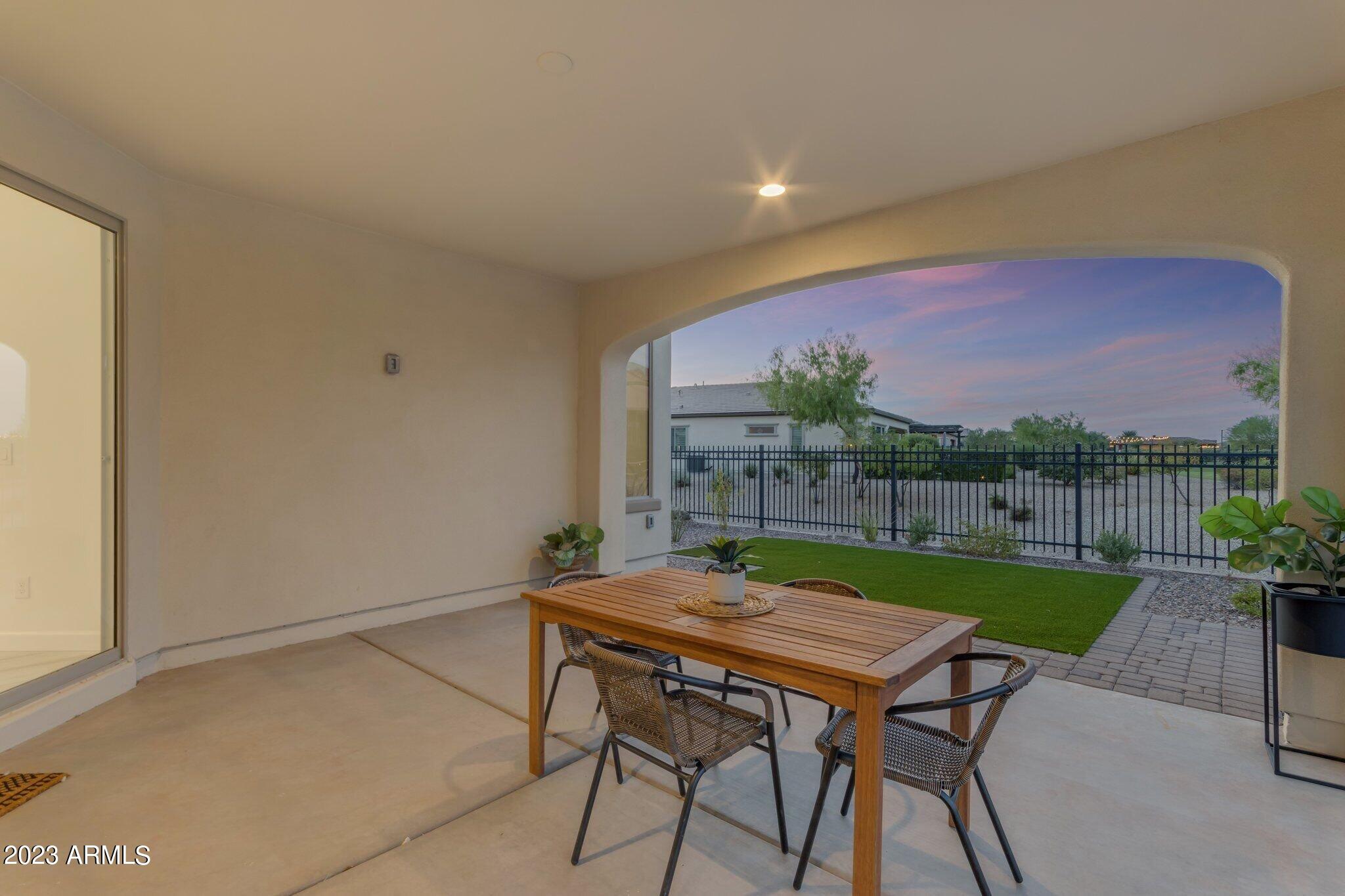 428 E VETERANS Way
