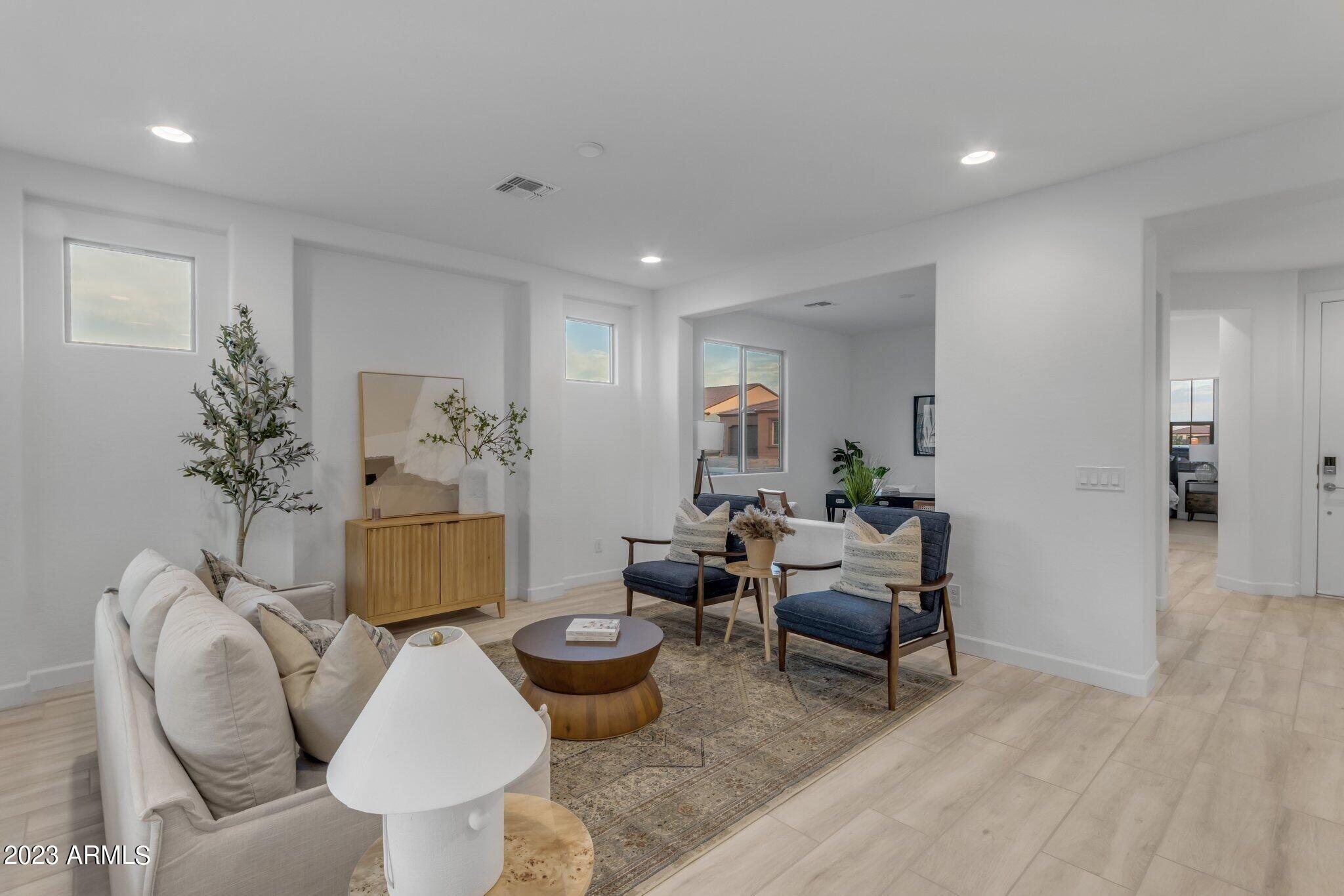 428 E VETERANS Way