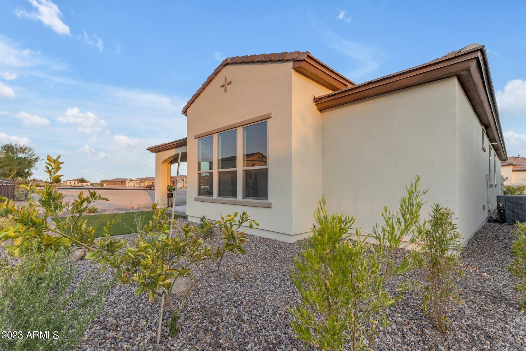 428 E VETERANS Way