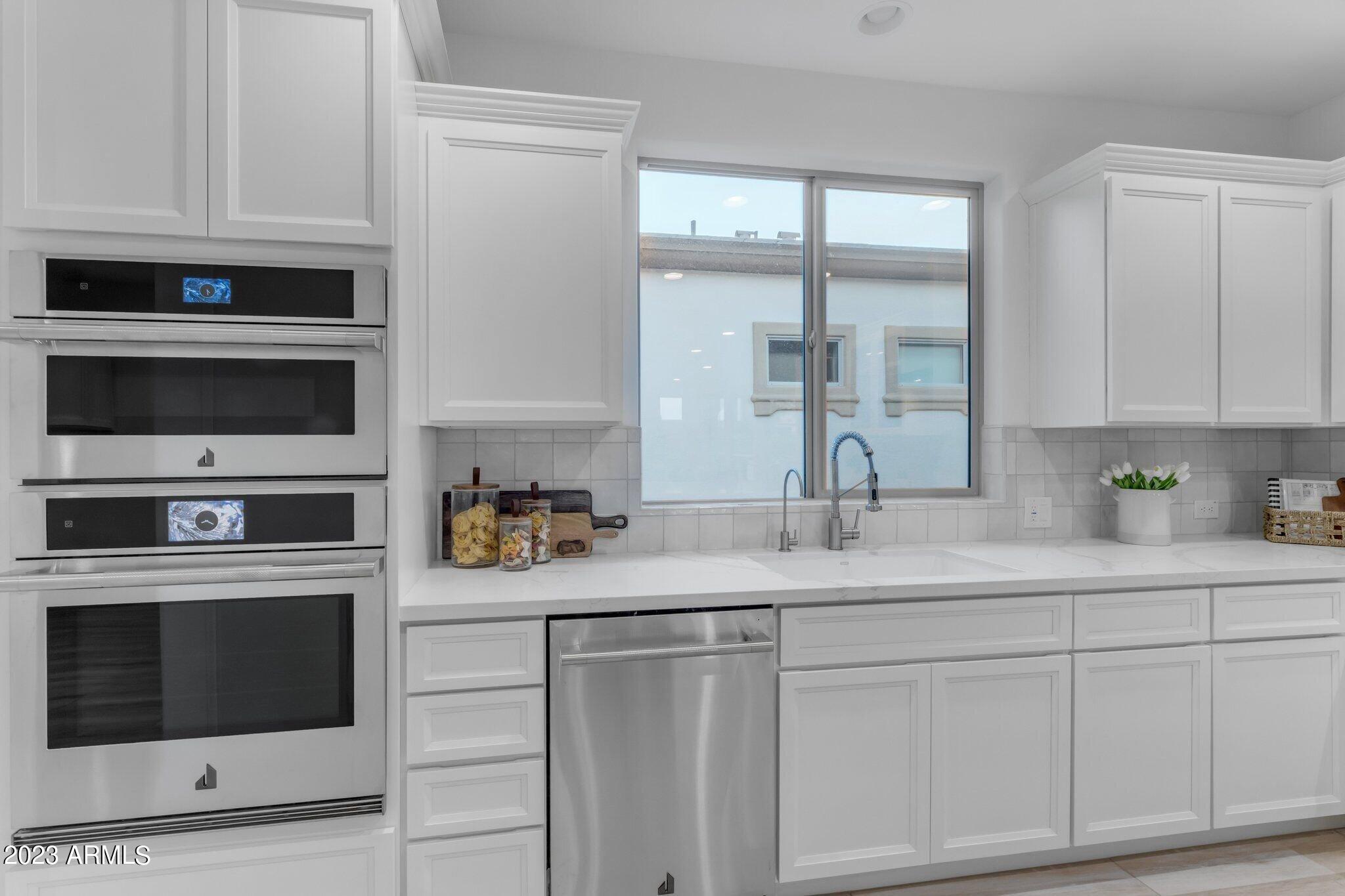 428 E VETERANS Way