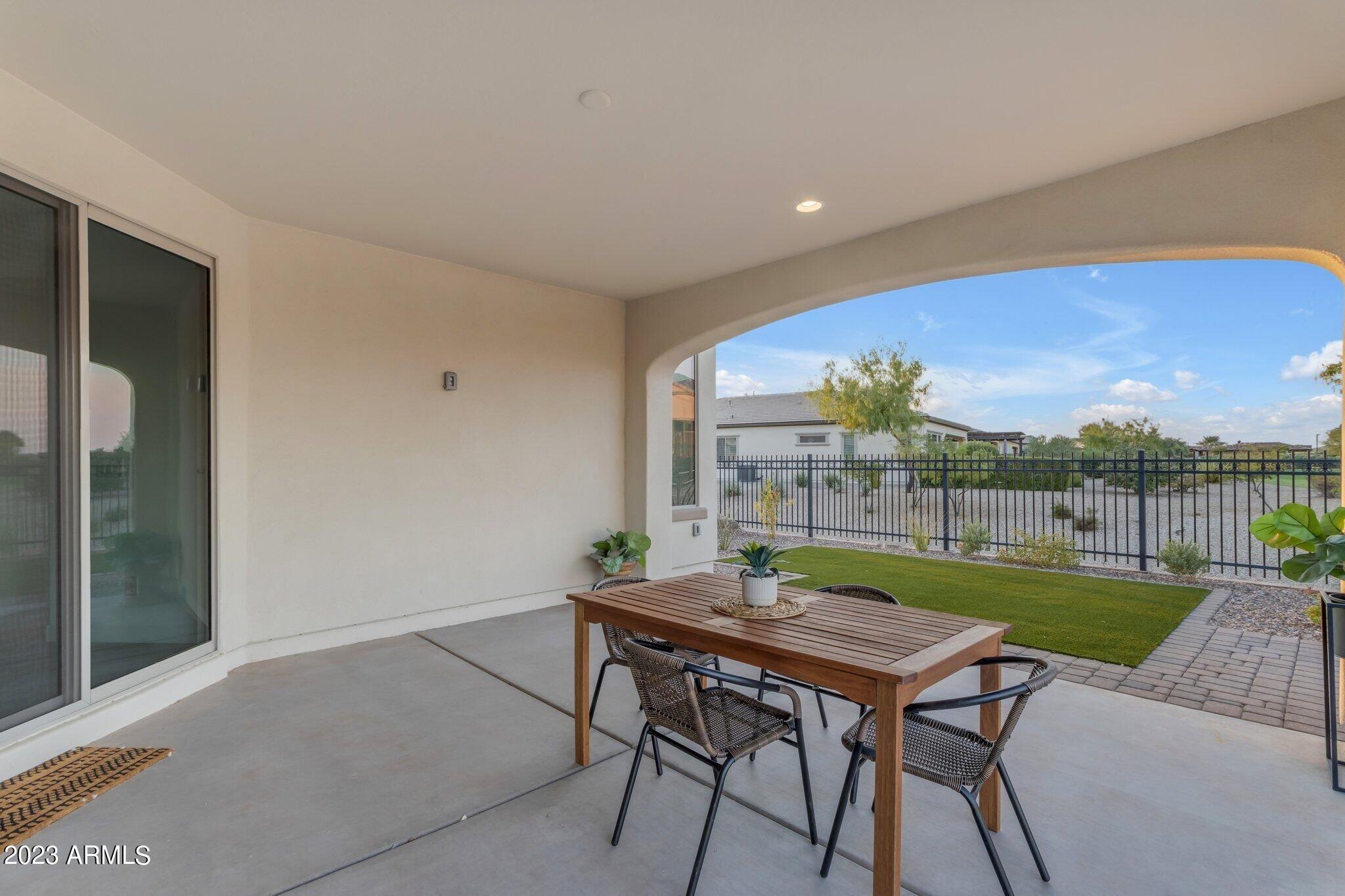 428 E VETERANS Way
