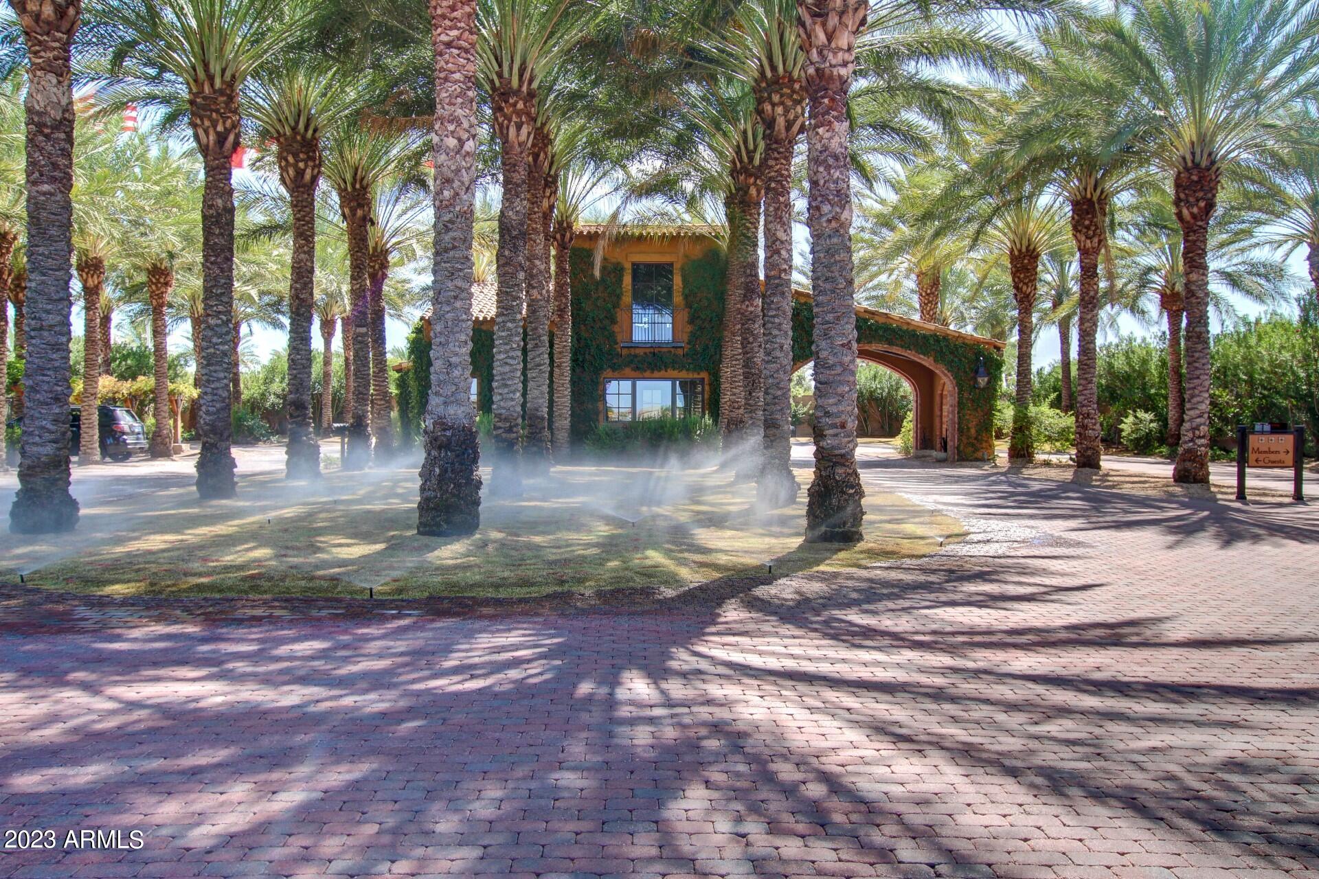 428 E VETERANS Way
