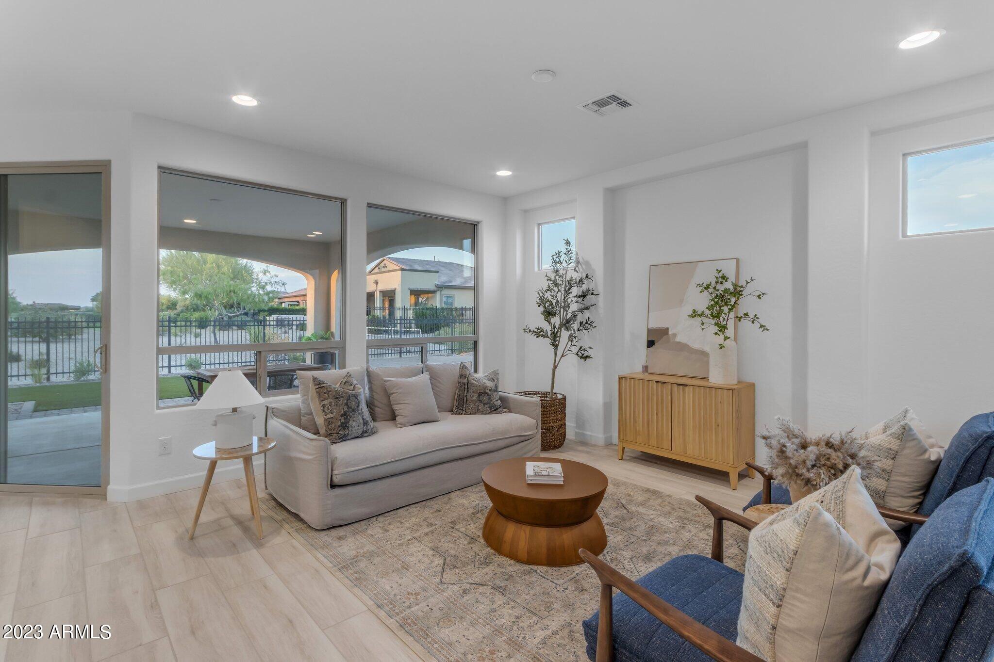 428 E VETERANS Way