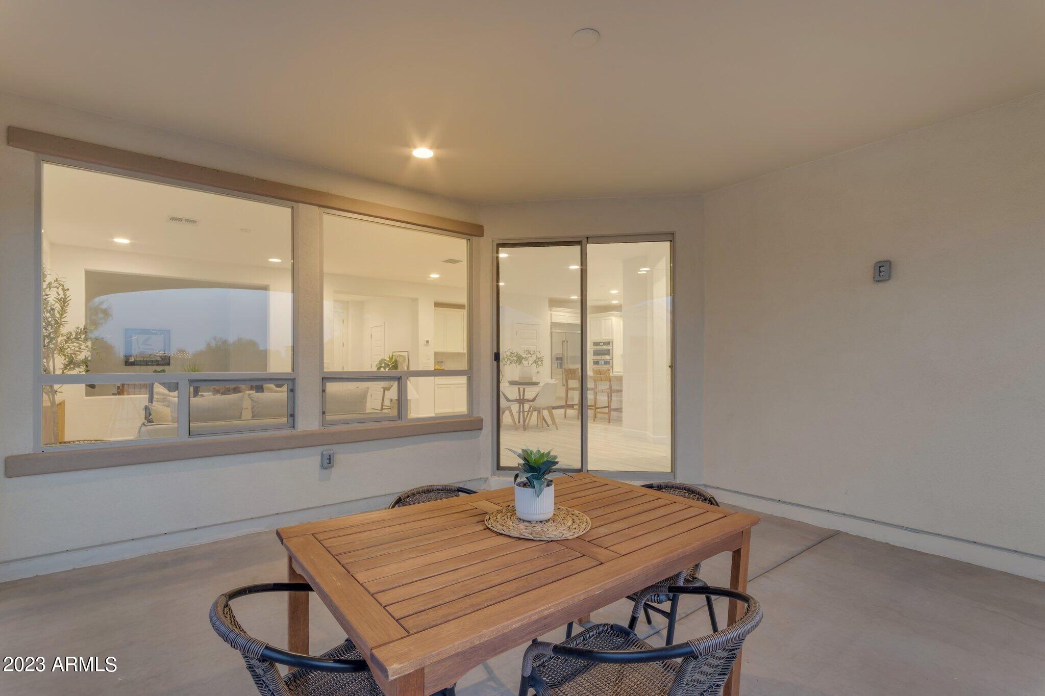 428 E VETERANS Way