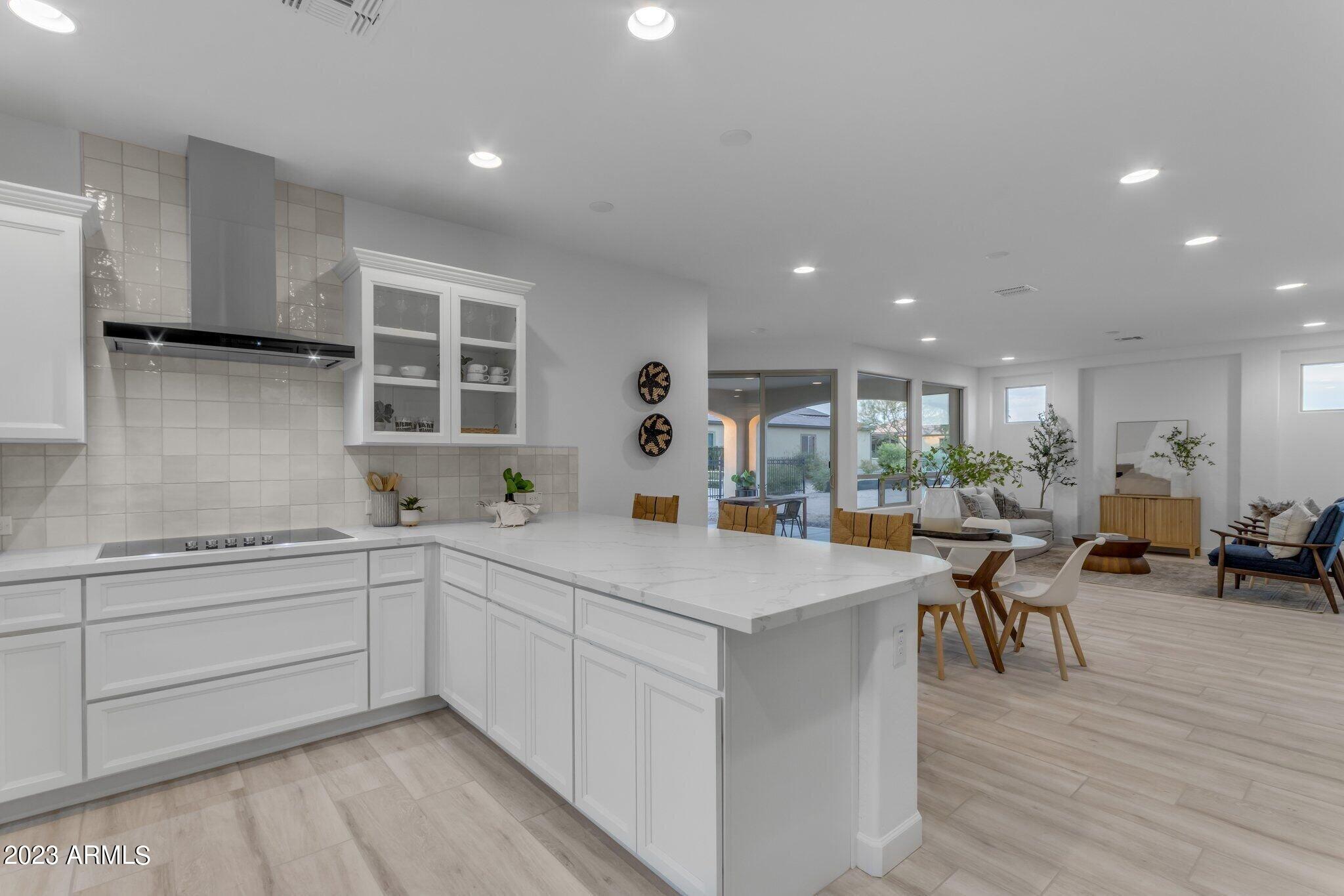 428 E VETERANS Way