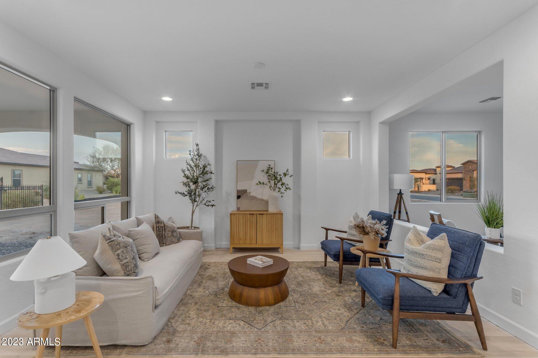 428 E VETERANS Way
