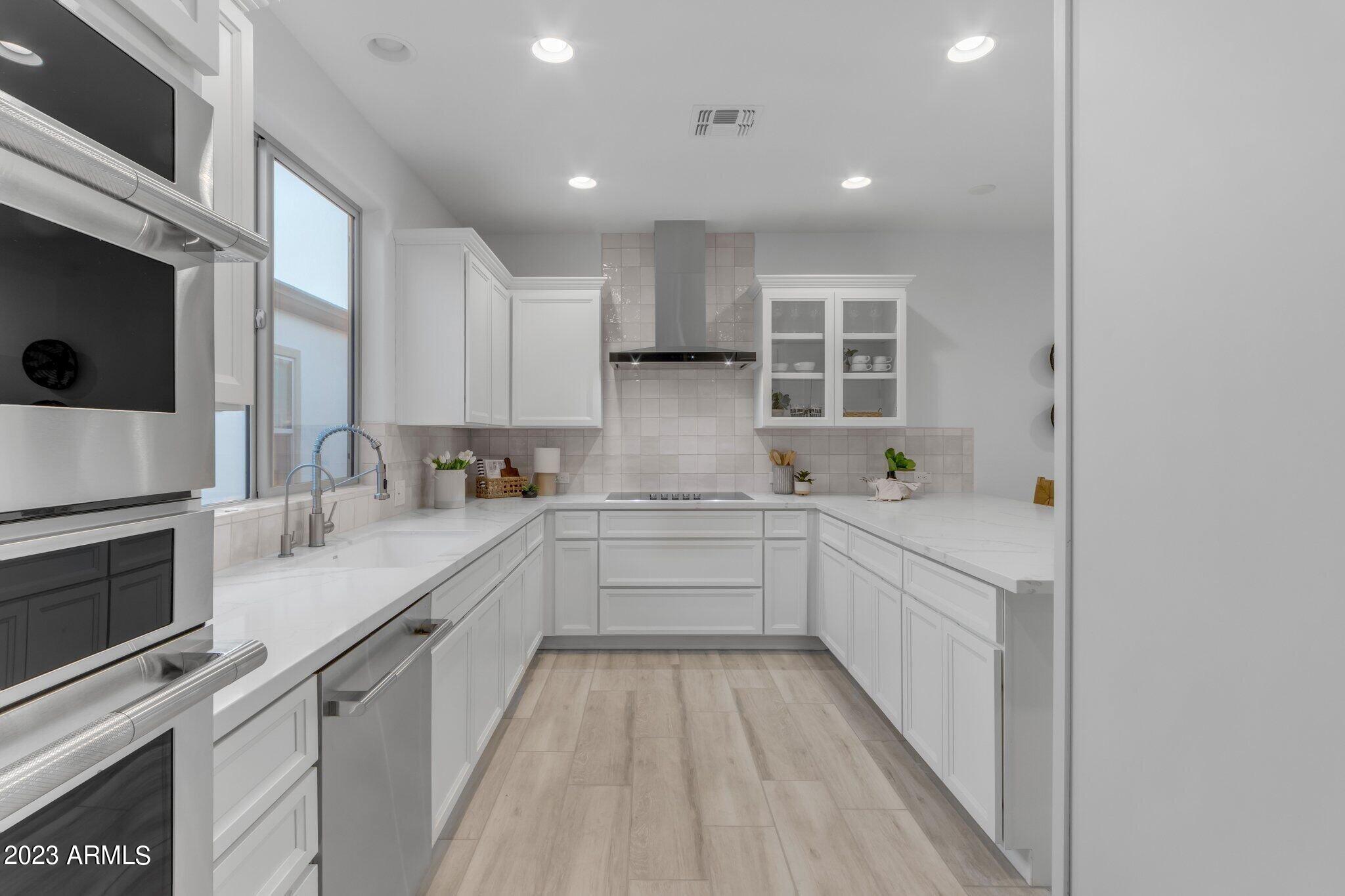 428 E VETERANS Way