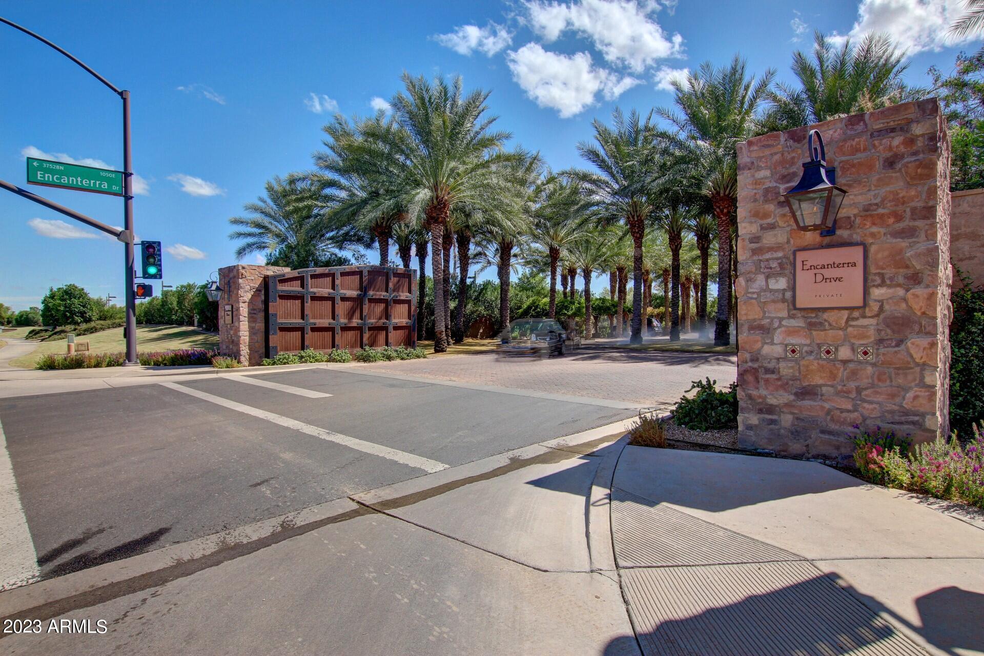 428 E VETERANS Way