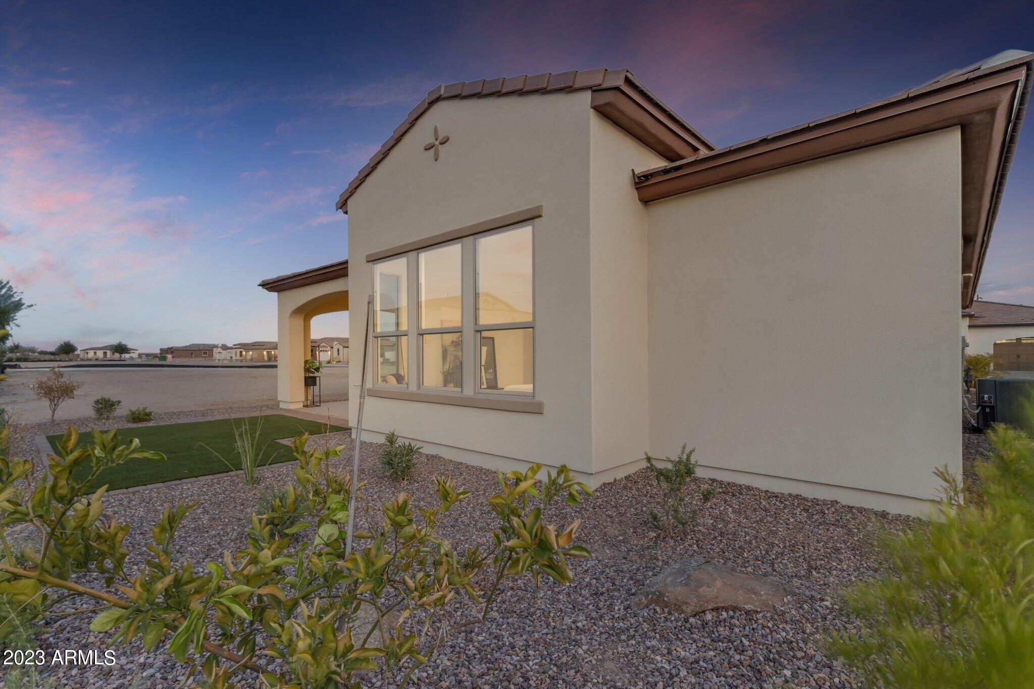 428 E VETERANS Way