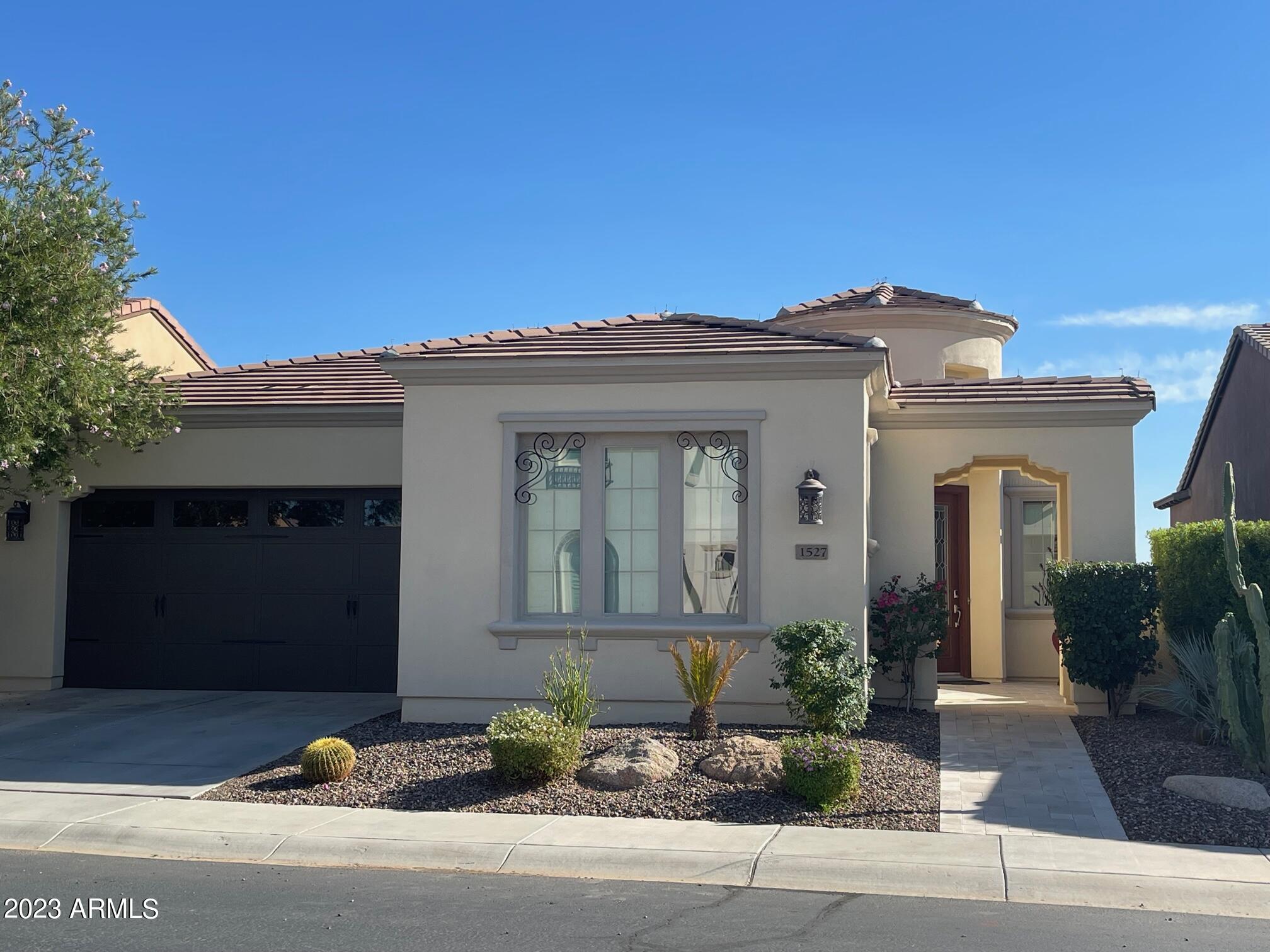 1527 E COPPER Hollow