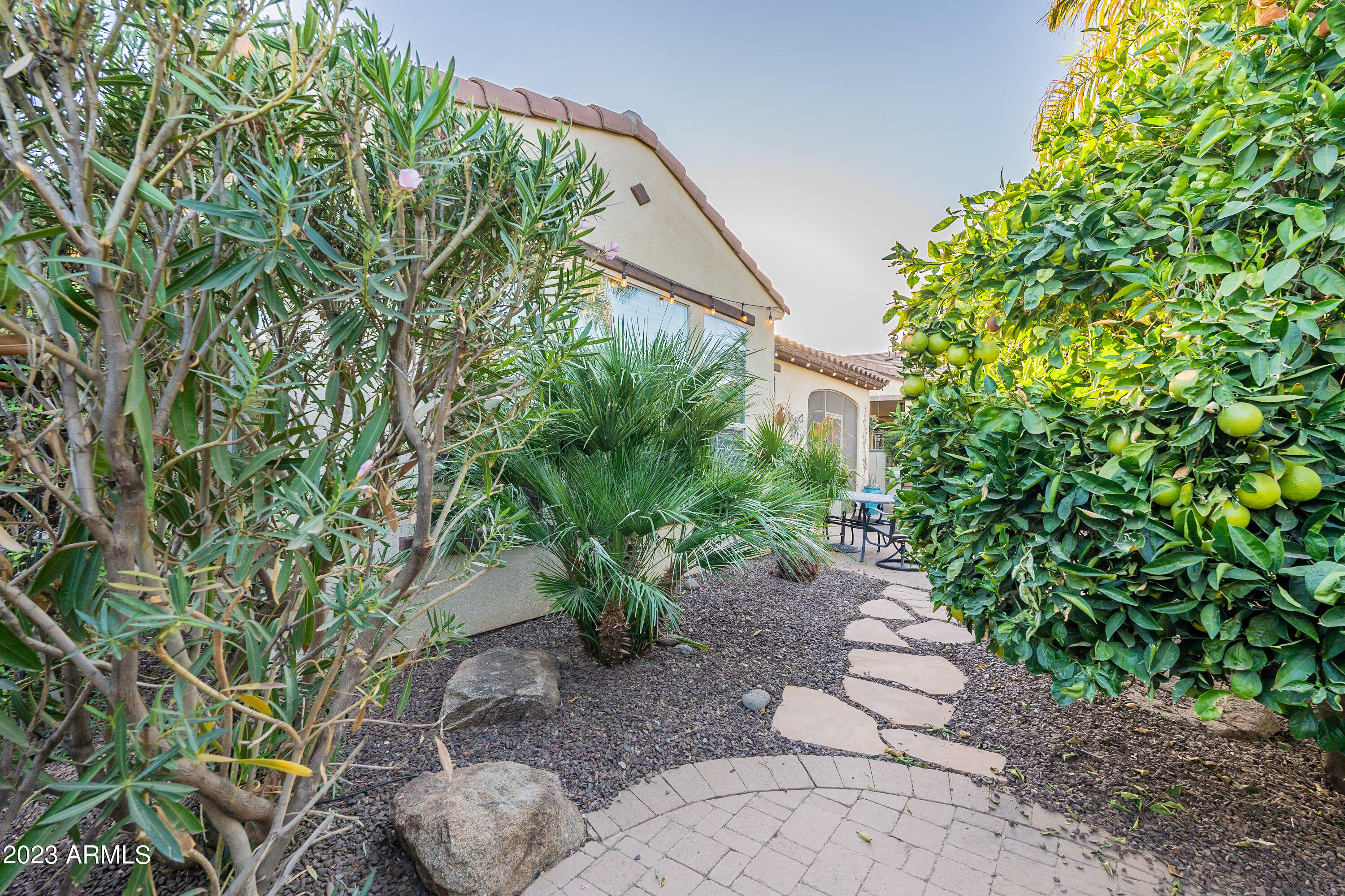 1678 E GRAND RIDGE Road
