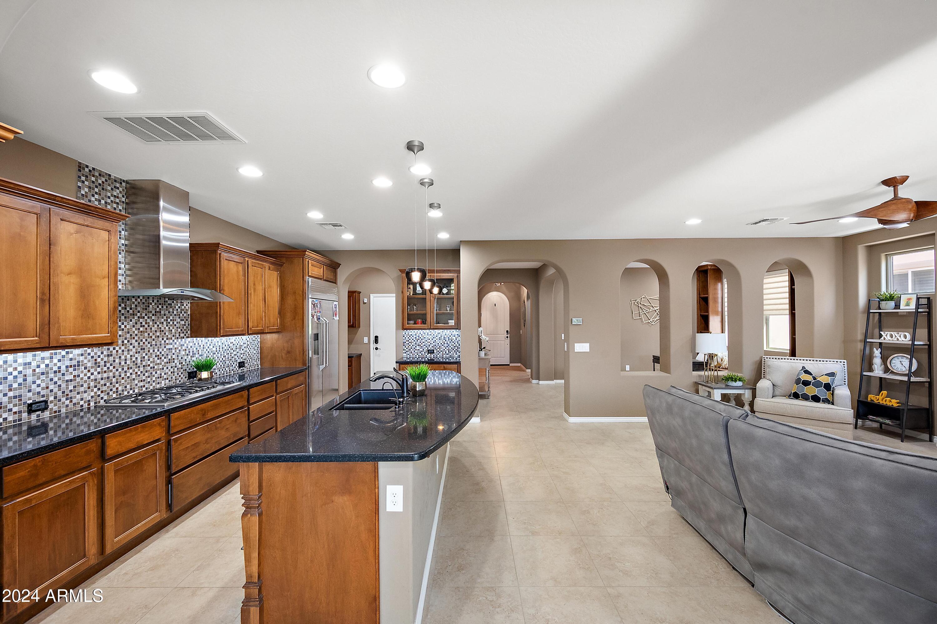 1295 E ELYSIAN Pass