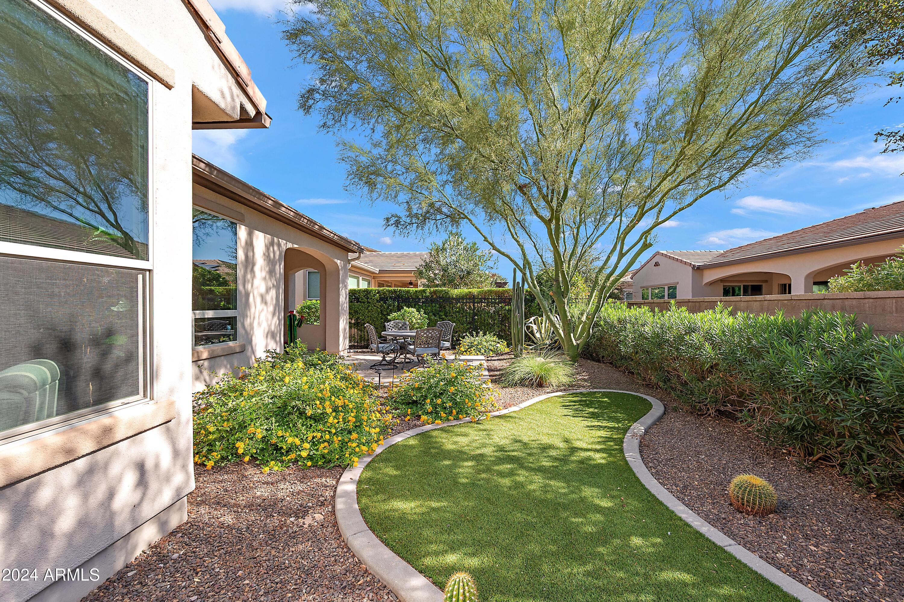 1295 E ELYSIAN Pass