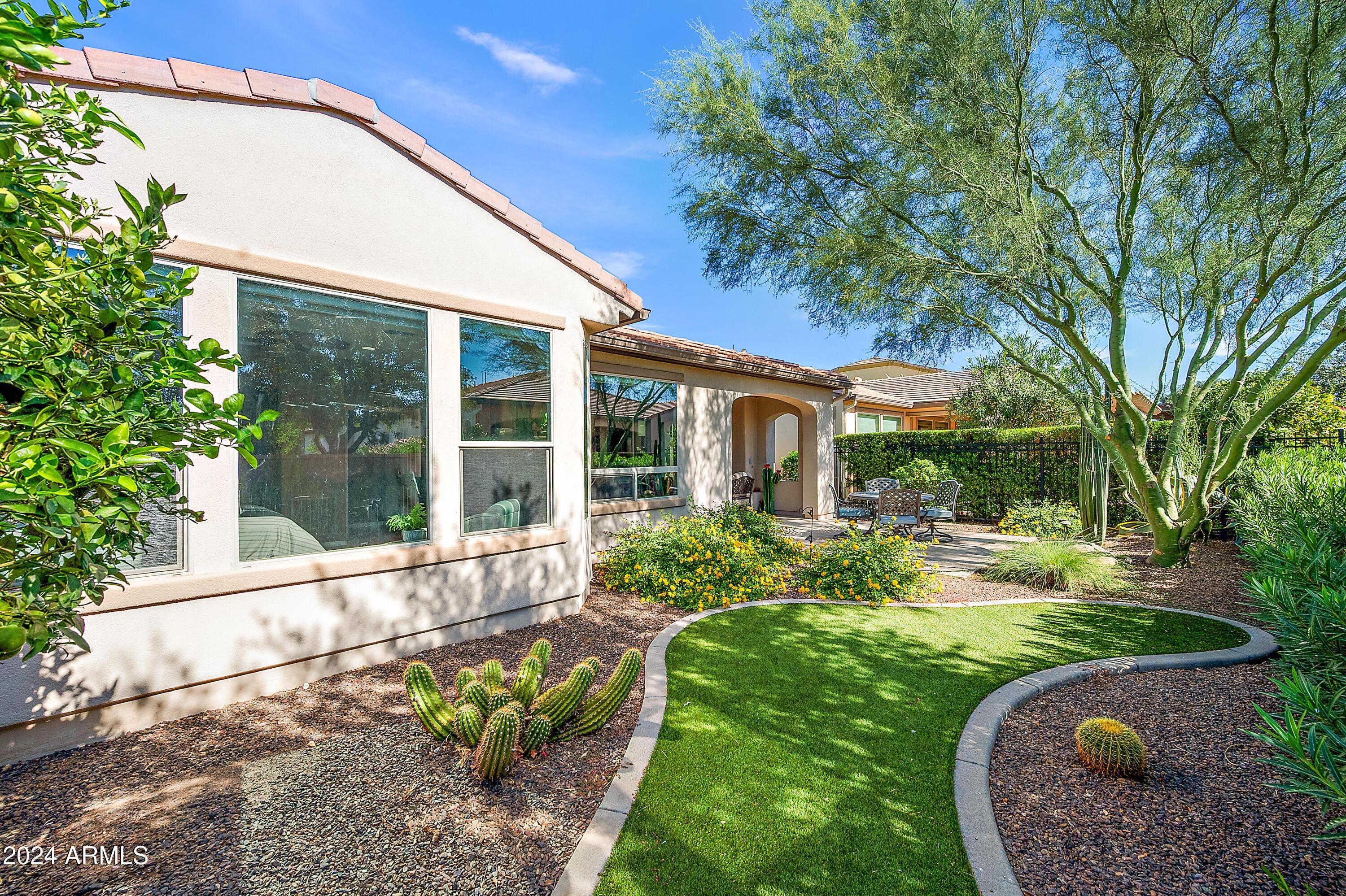 1295 E ELYSIAN Pass