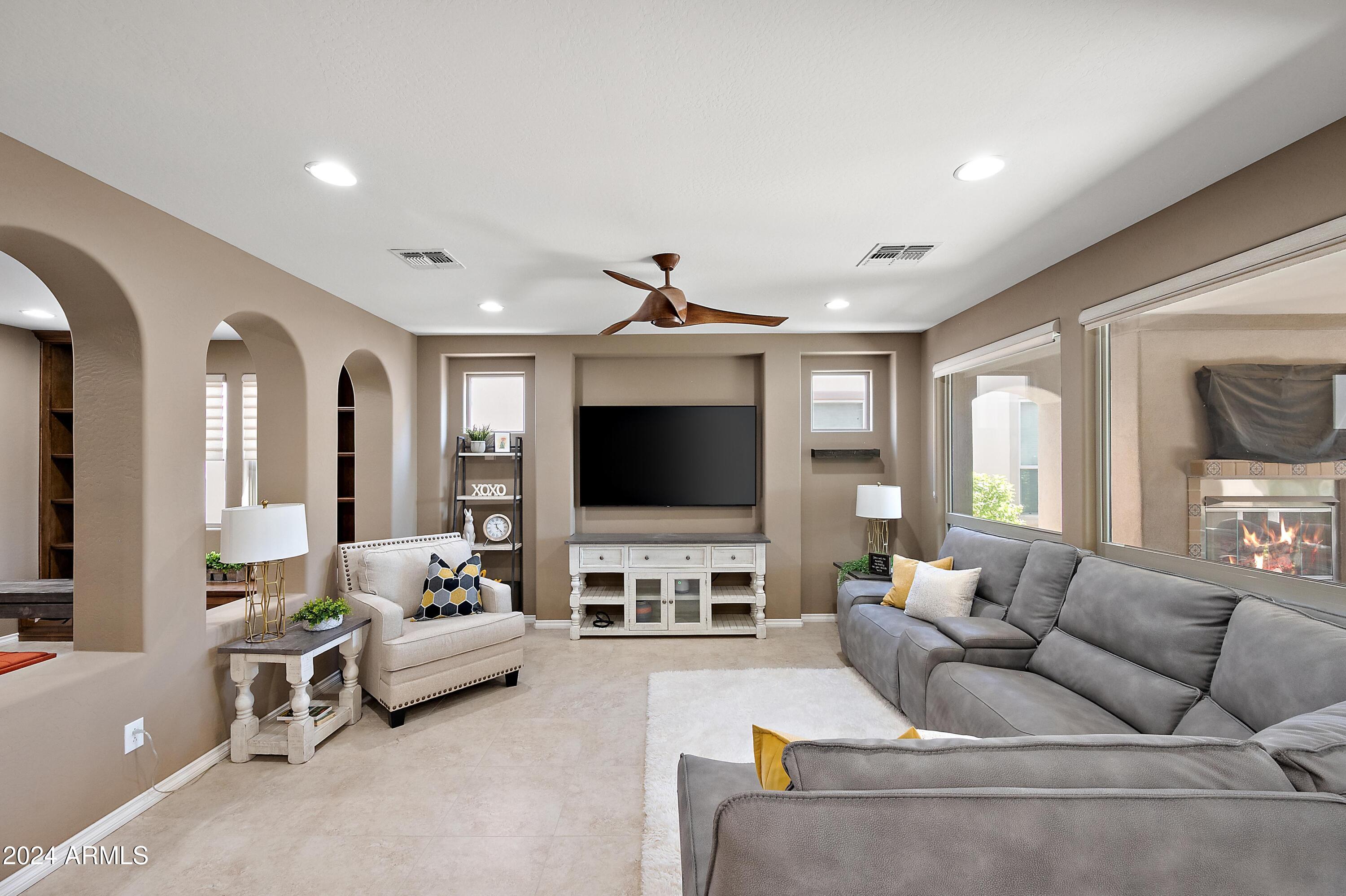 1295 E ELYSIAN Pass