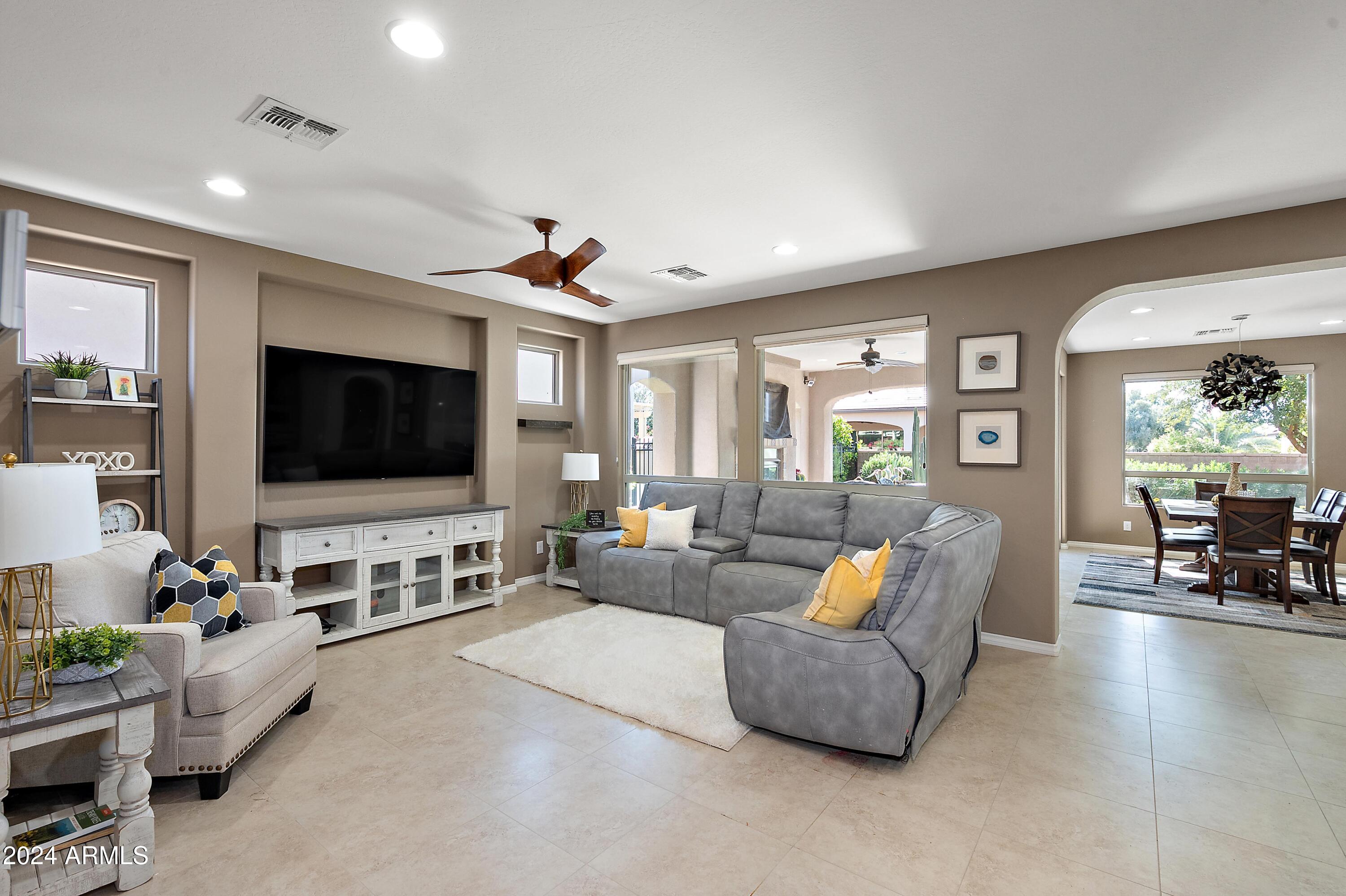 1295 E ELYSIAN Pass