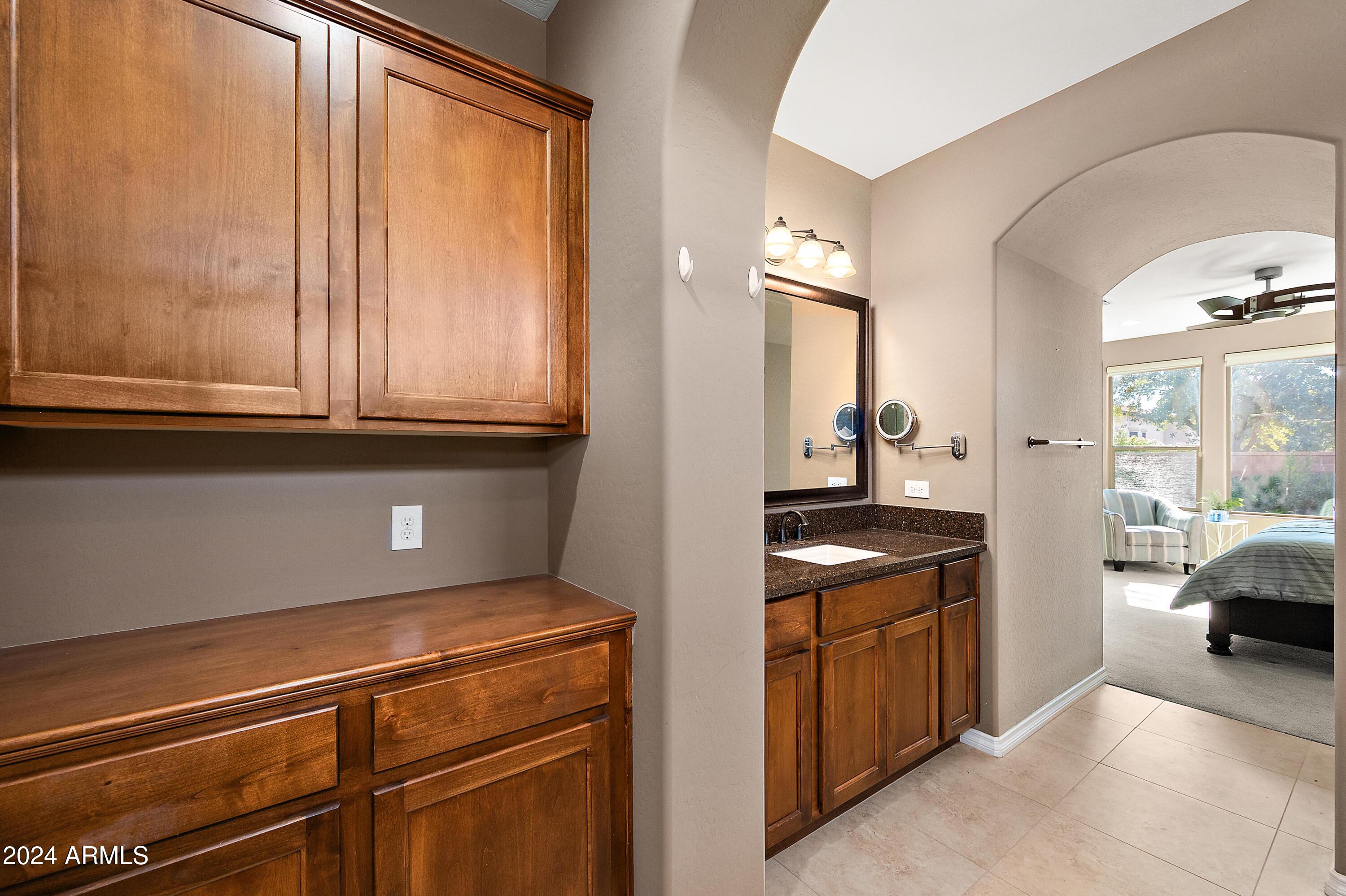 1295 E ELYSIAN Pass