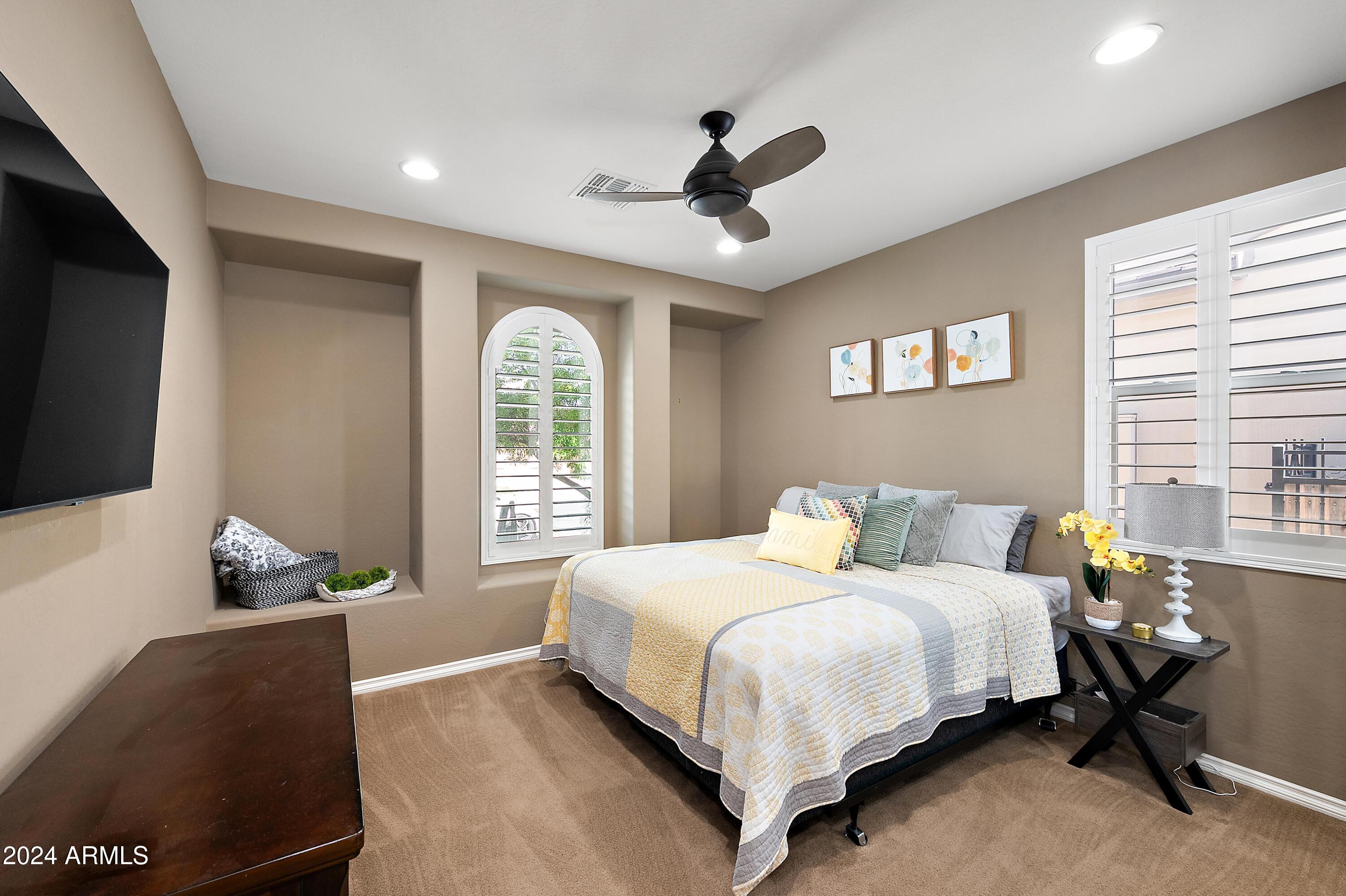 1295 E ELYSIAN Pass