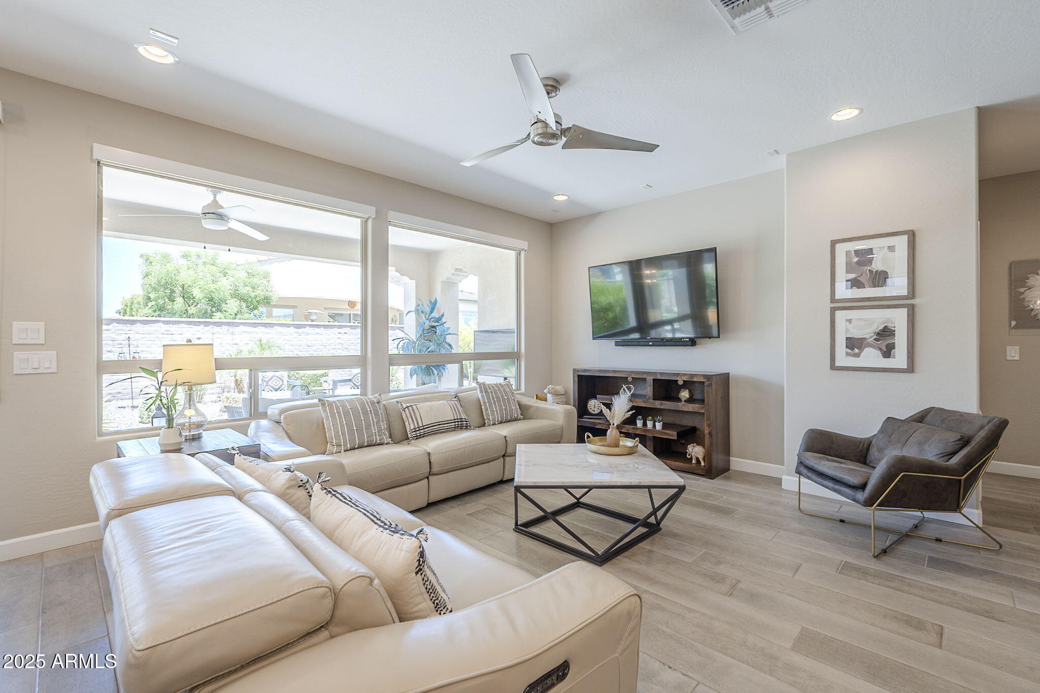 758 E FARMERS Lane