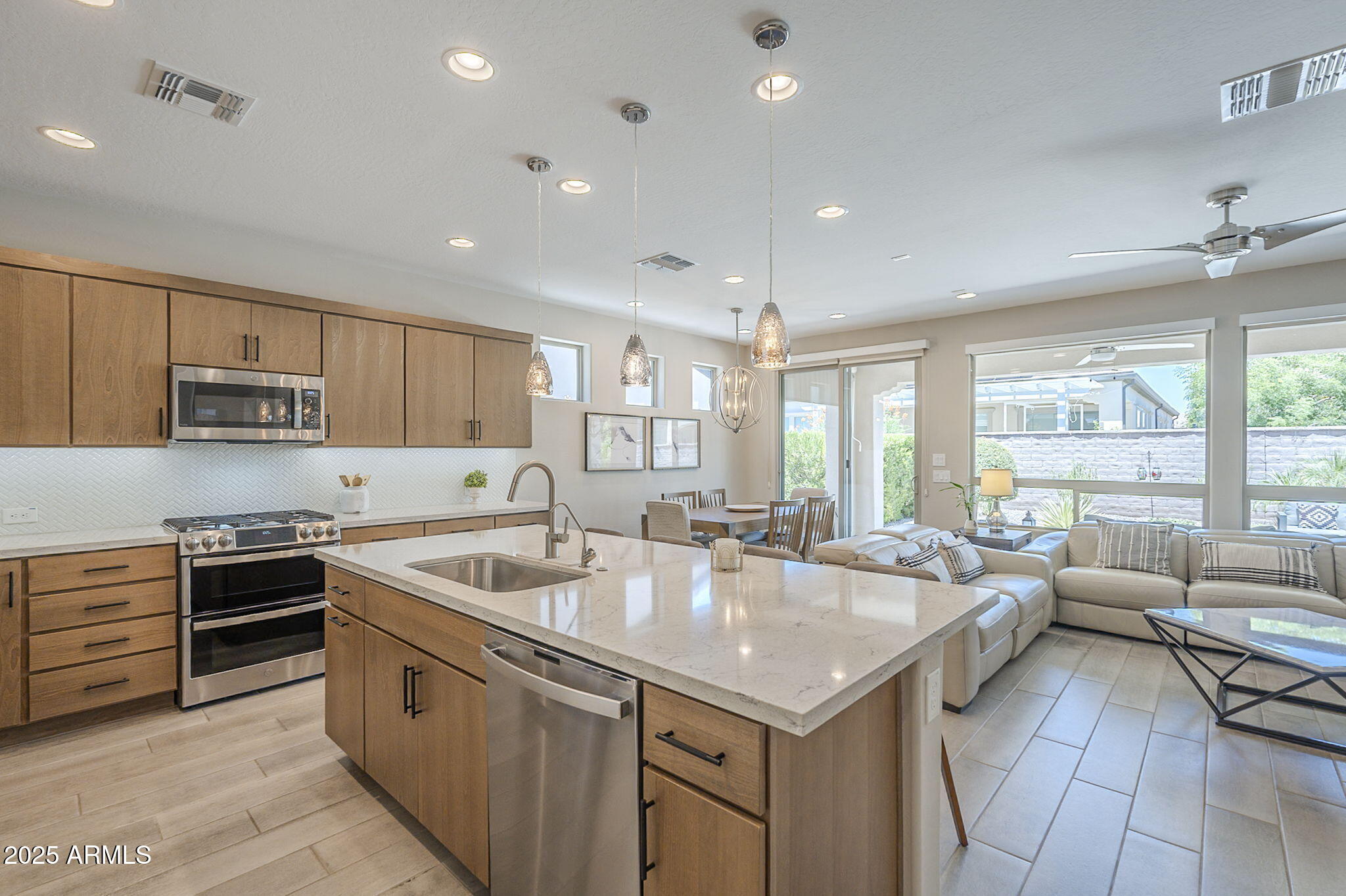 758 E FARMERS Lane