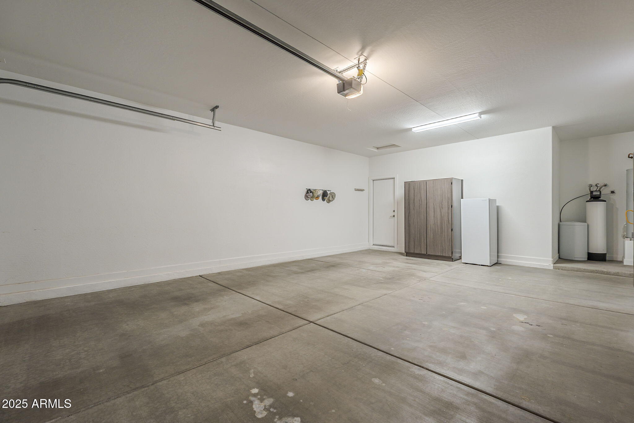 758 E FARMERS Lane